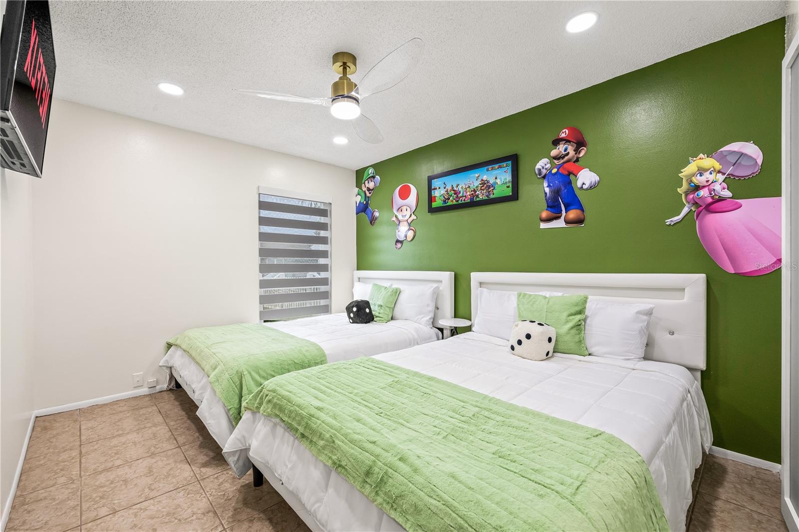 COUNTRY RUN UNIT II - Residential