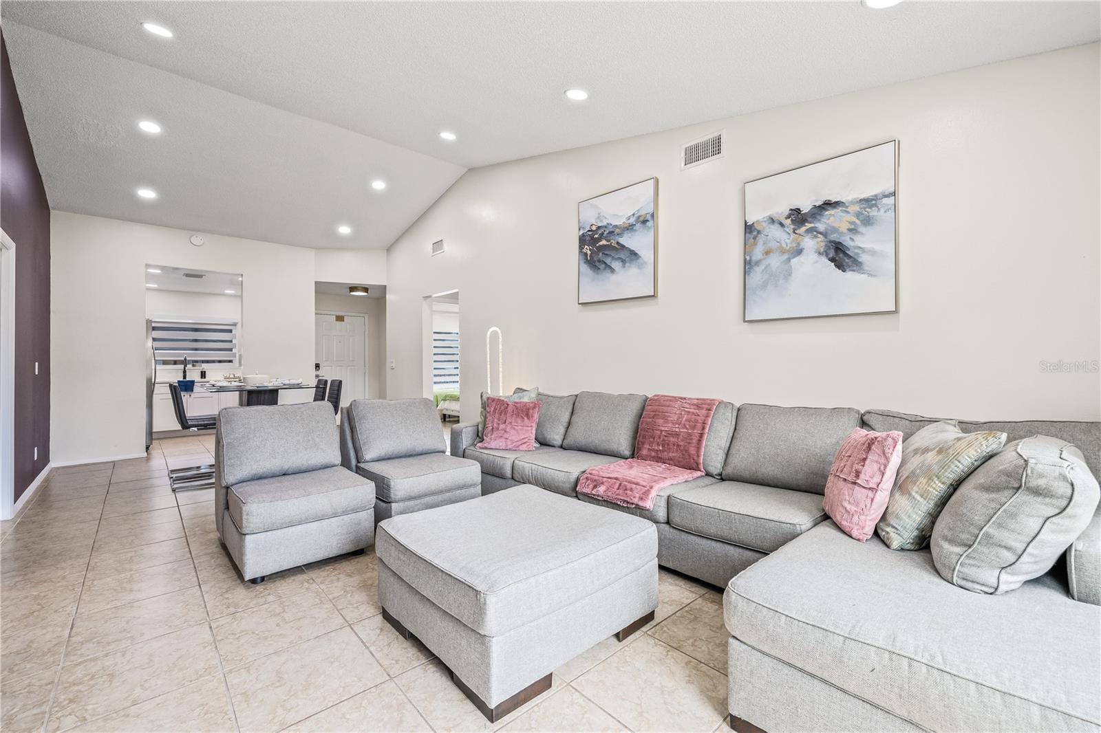 COUNTRY RUN UNIT II - Residential