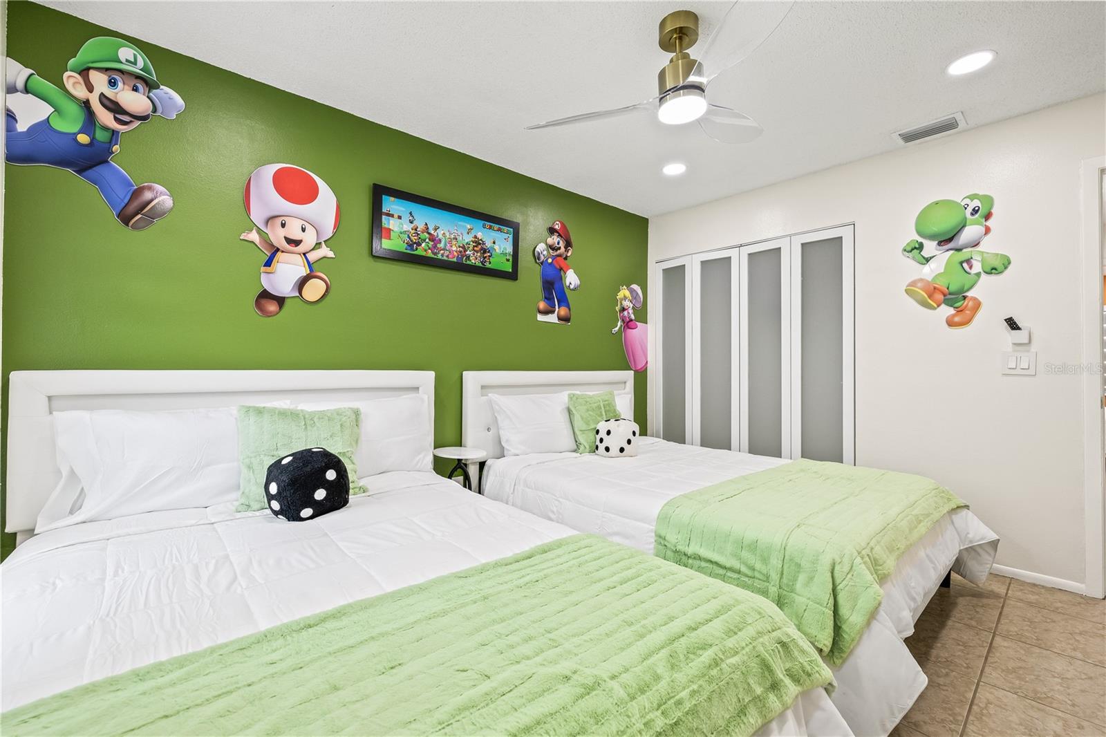 COUNTRY RUN UNIT II - Residential