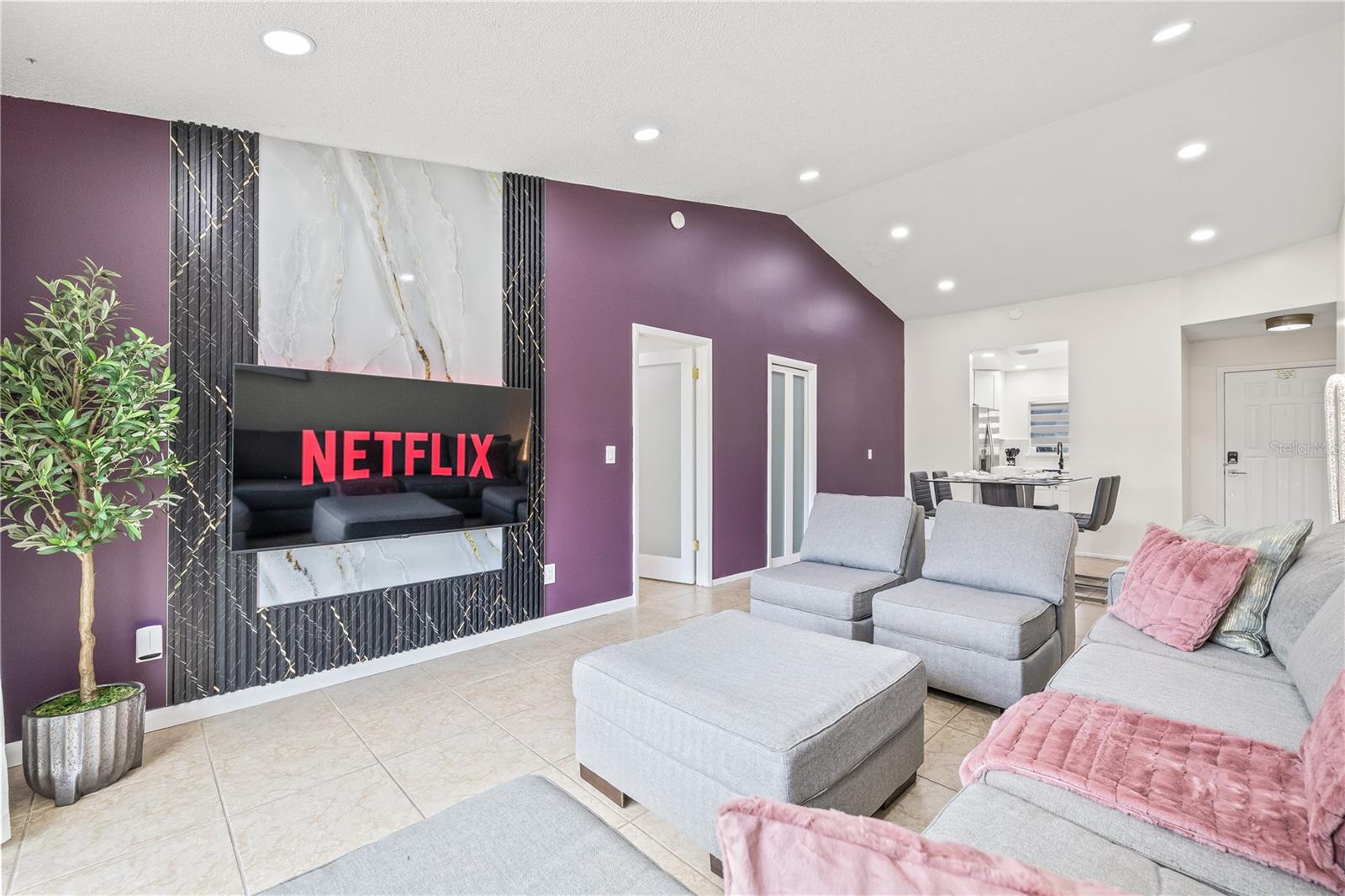 COUNTRY RUN UNIT II - Residential