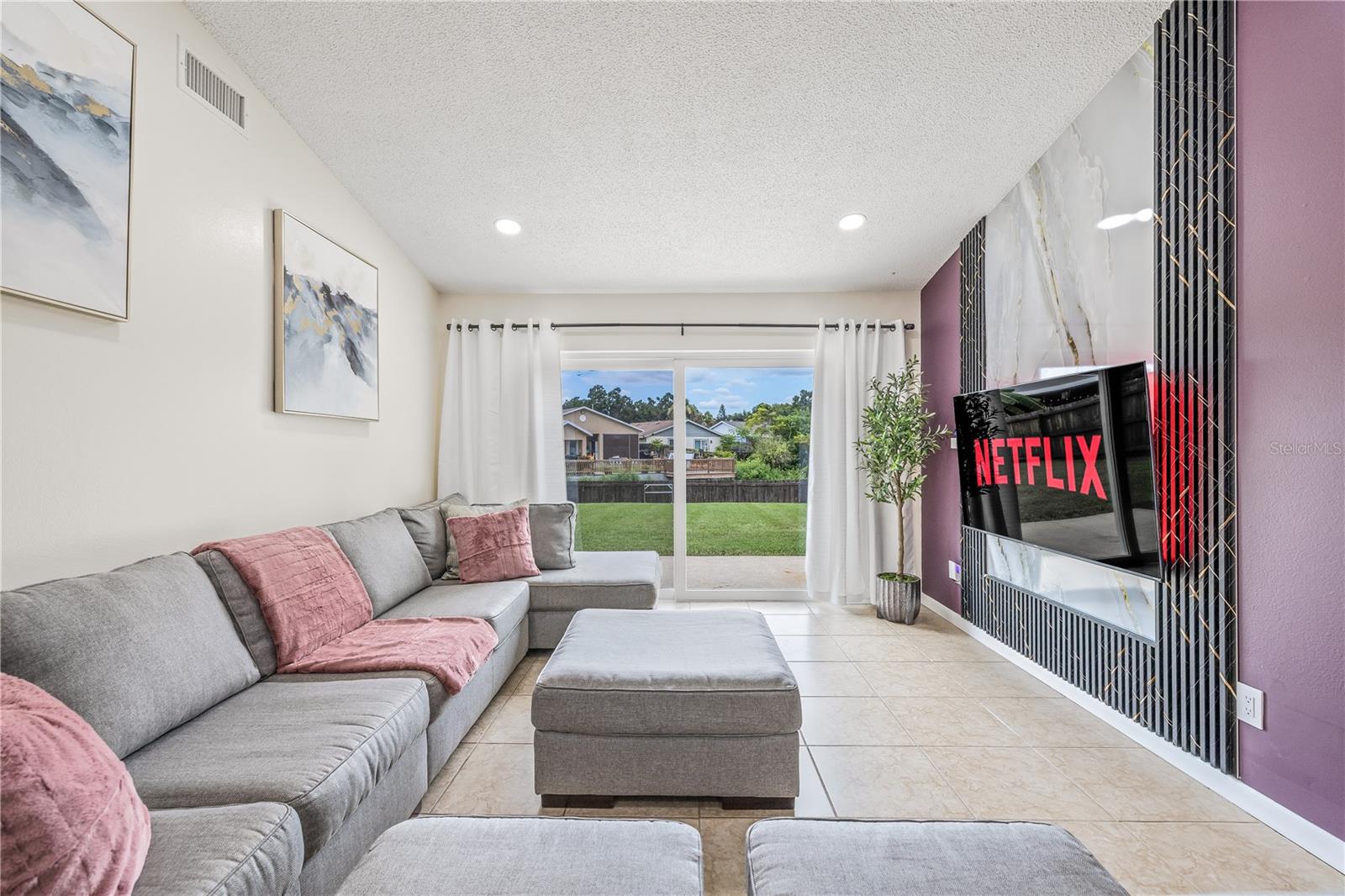 COUNTRY RUN UNIT II - Residential