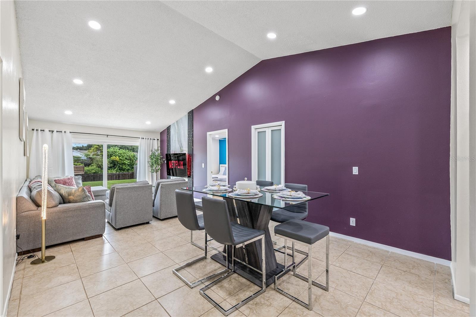 COUNTRY RUN UNIT II - Residential