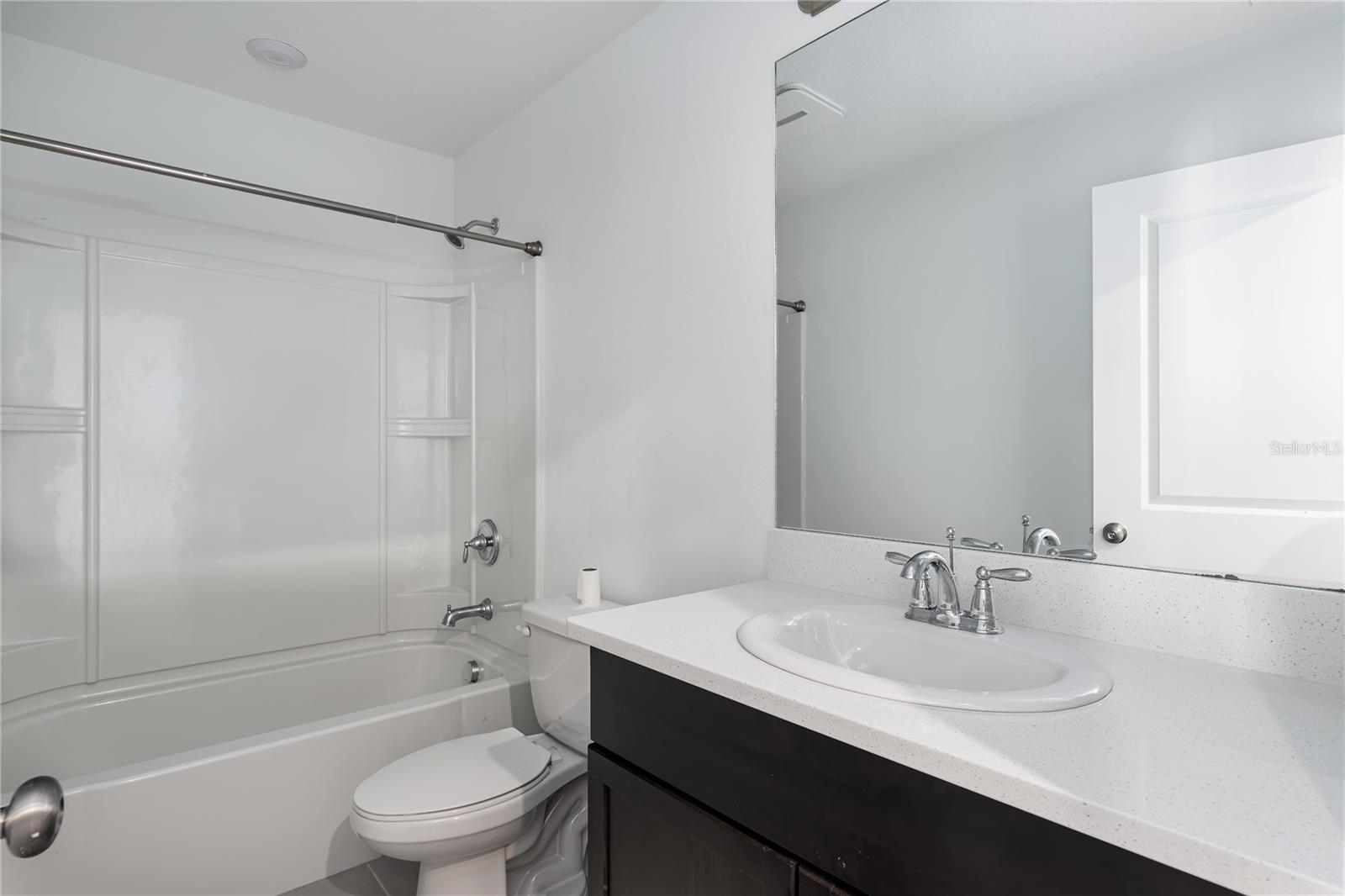 ARTISAN LAKES PRCL J PH I & II - Residential Lease