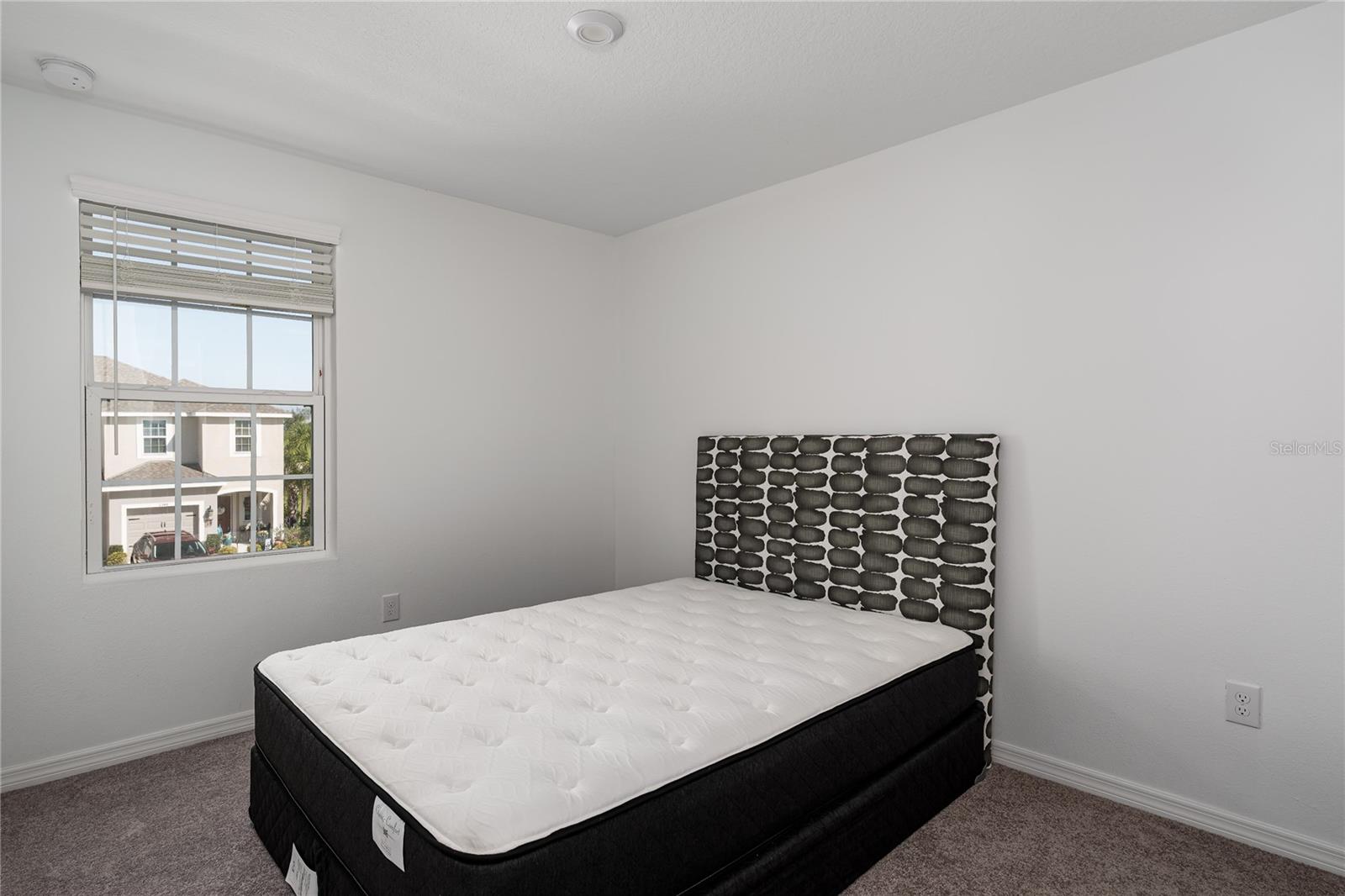 ARTISAN LAKES PRCL J PH I & II - Residential Lease