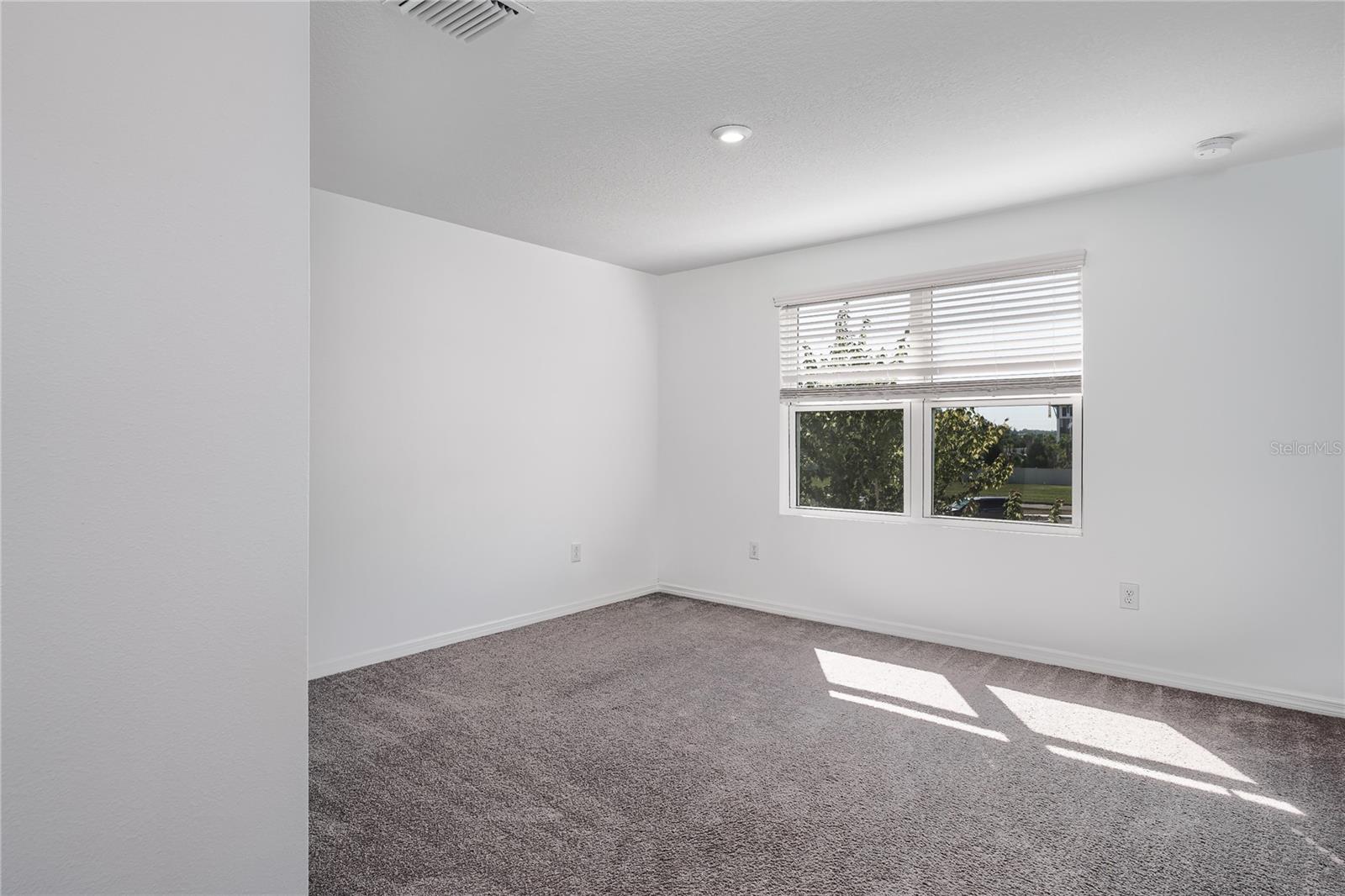 ARTISAN LAKES PRCL J PH I & II - Residential Lease