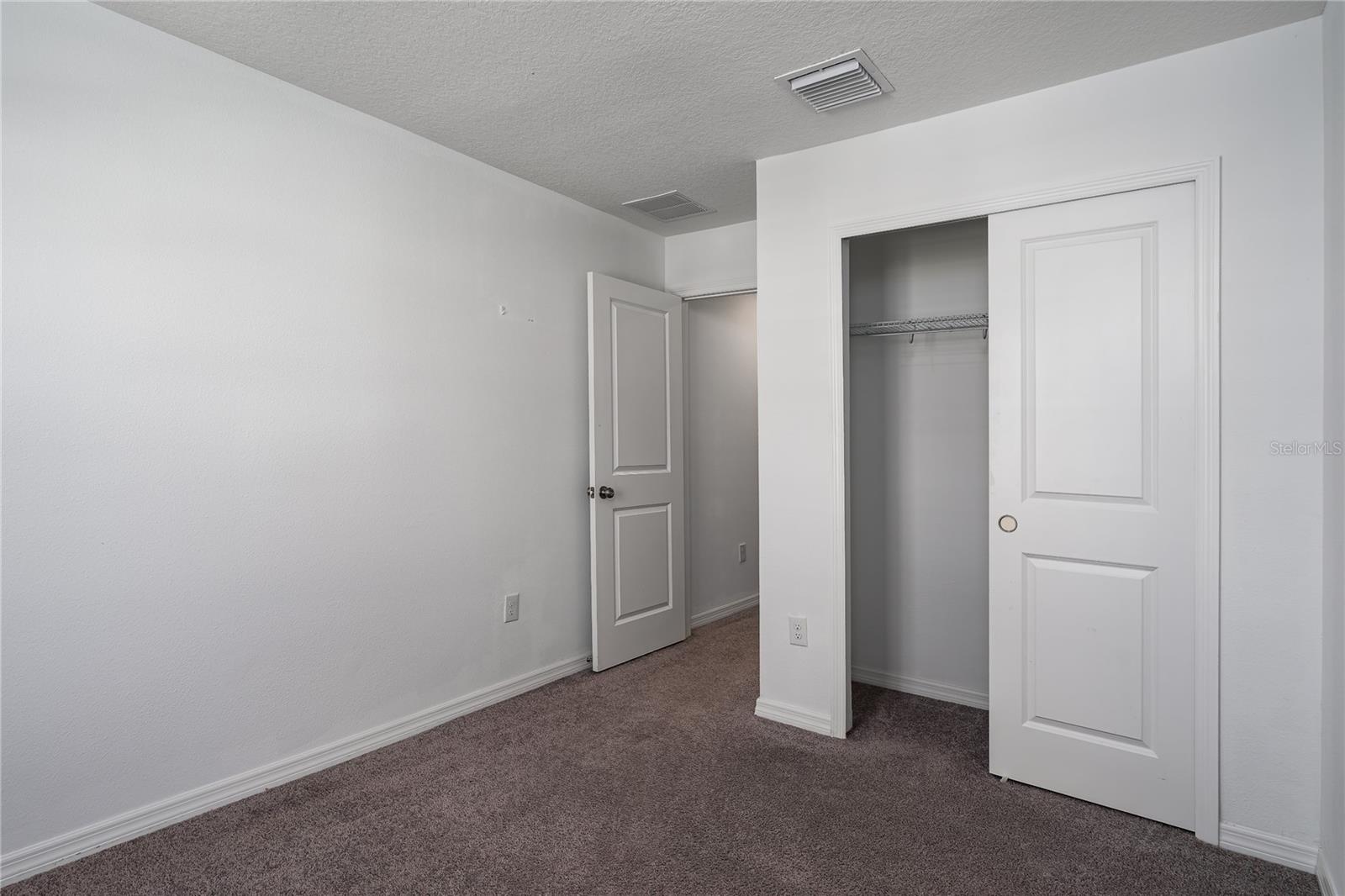 ARTISAN LAKES PRCL J PH I & II - Residential Lease