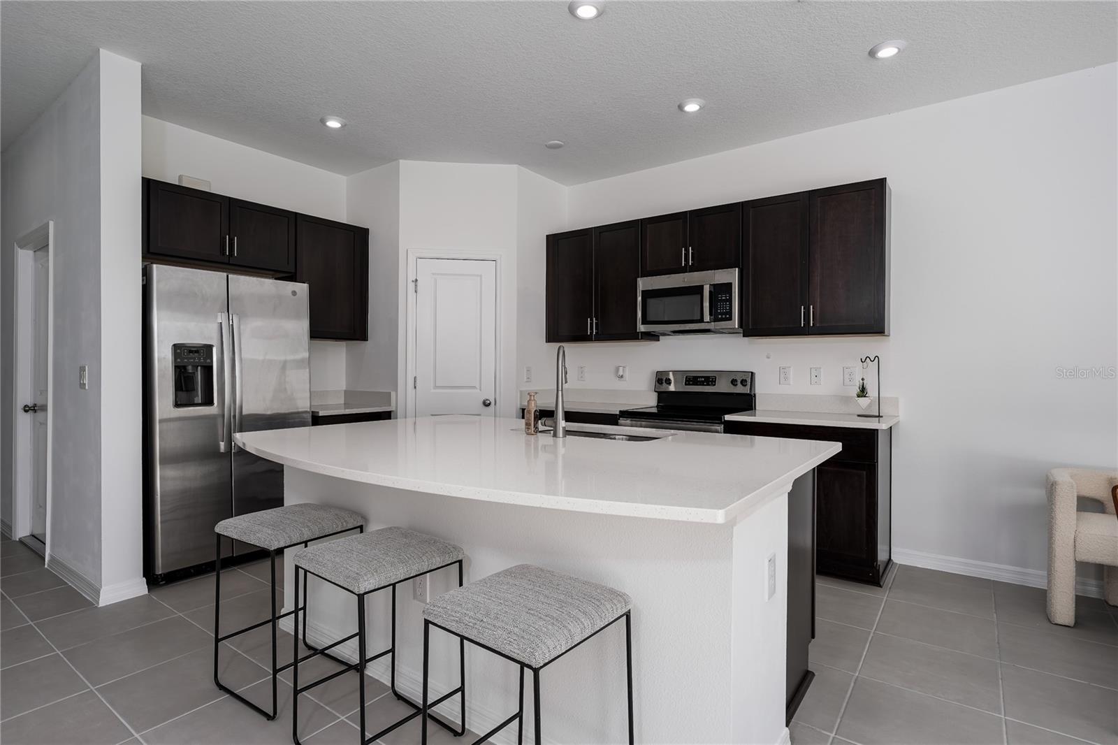 ARTISAN LAKES PRCL J PH I & II - Residential Lease