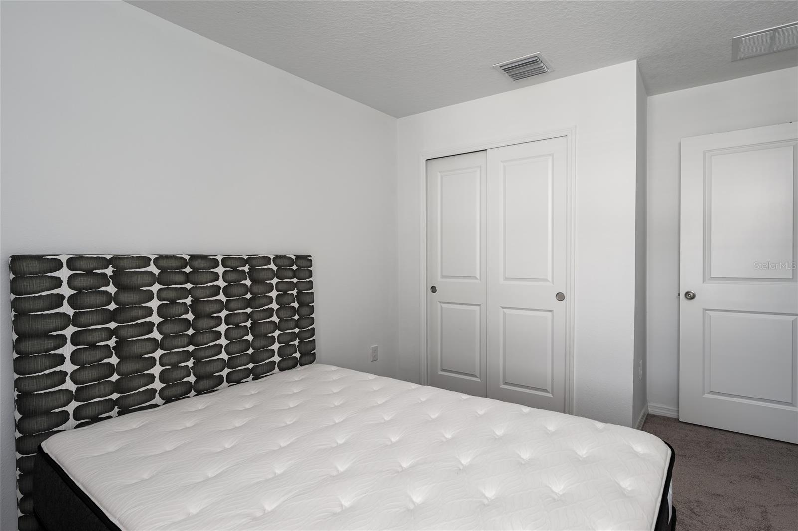 ARTISAN LAKES PRCL J PH I & II - Residential Lease