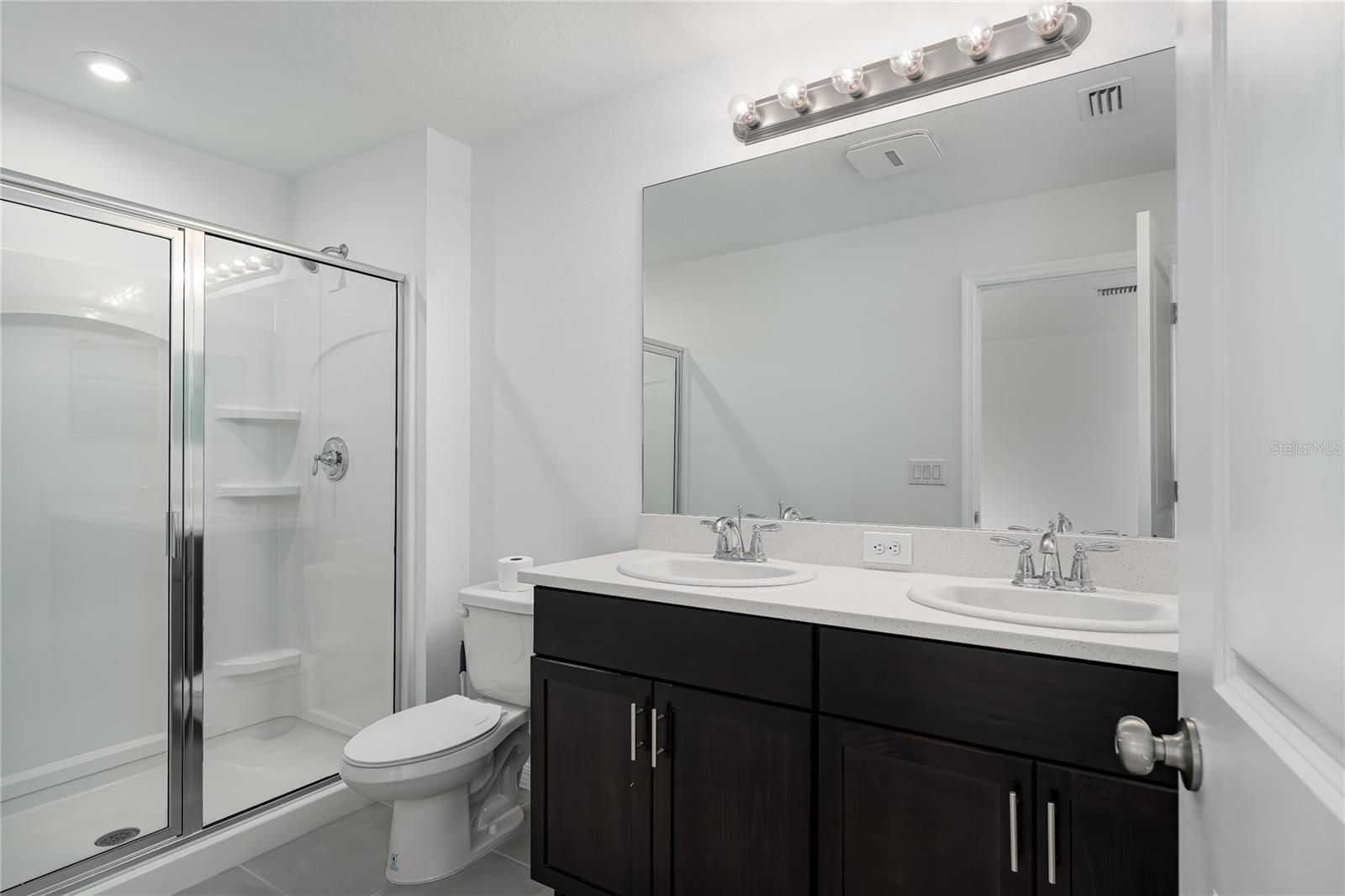 ARTISAN LAKES PRCL J PH I & II - Residential Lease