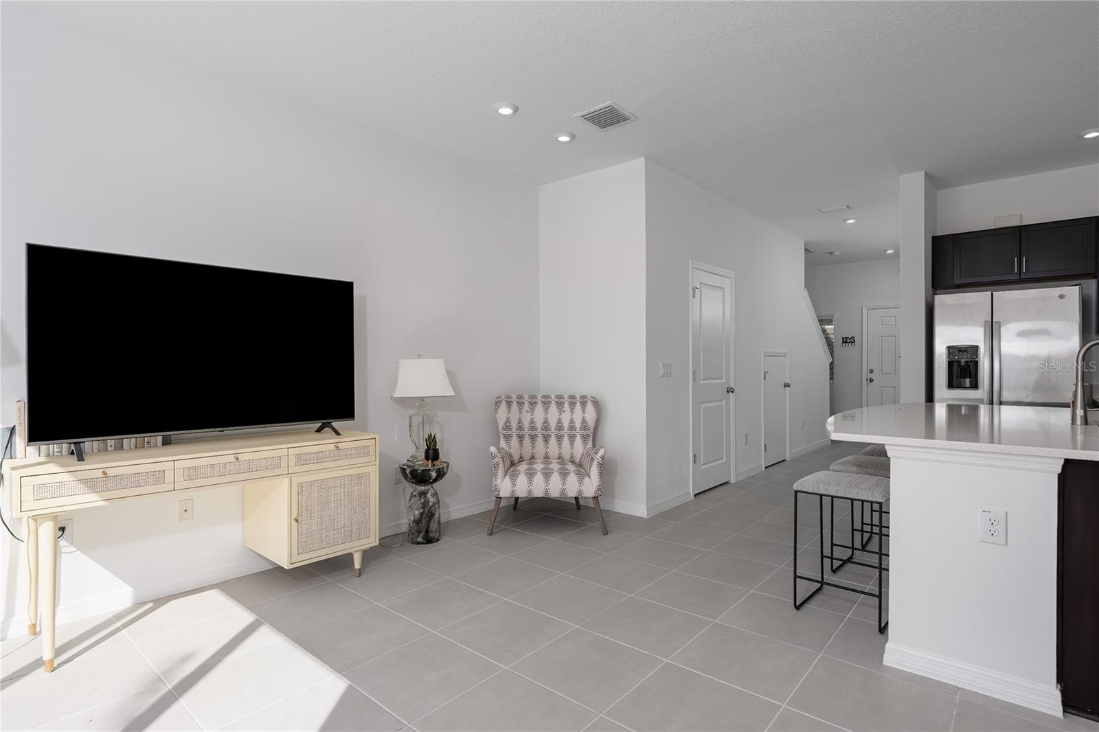 ARTISAN LAKES PRCL J PH I & II - Residential Lease