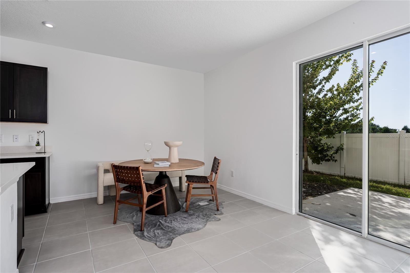 ARTISAN LAKES PRCL J PH I & II - Residential Lease