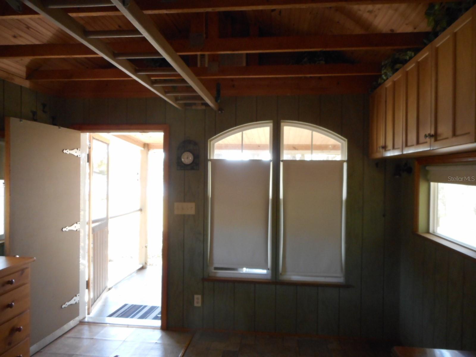 880 SW SHOREWOOD DRIVE