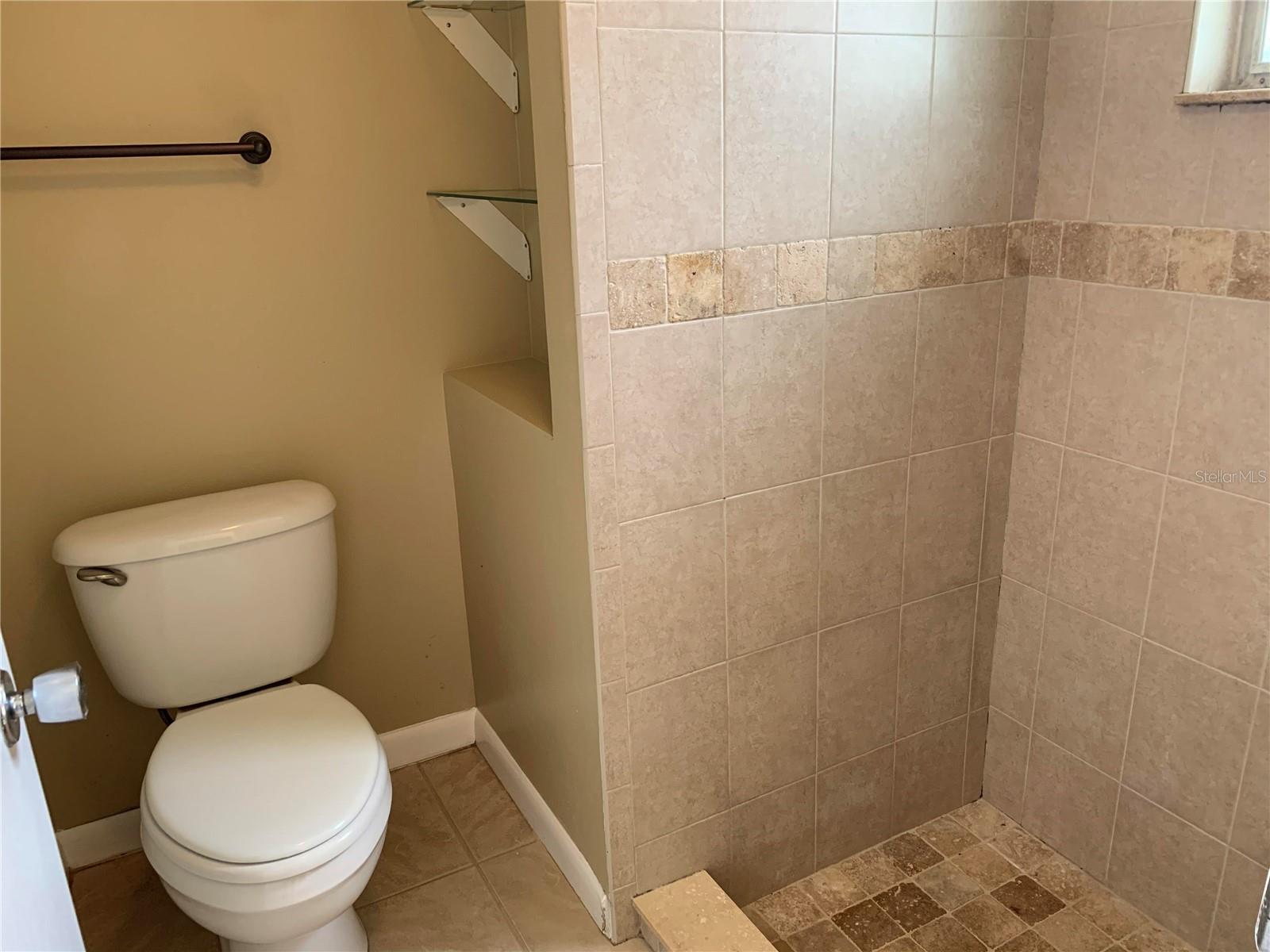 VILLAGE GREEN CLUB ESTATES - Residential Lease