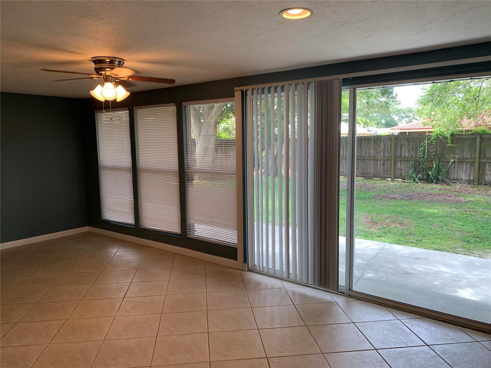 VILLAGE GREEN CLUB ESTATES - Residential Lease