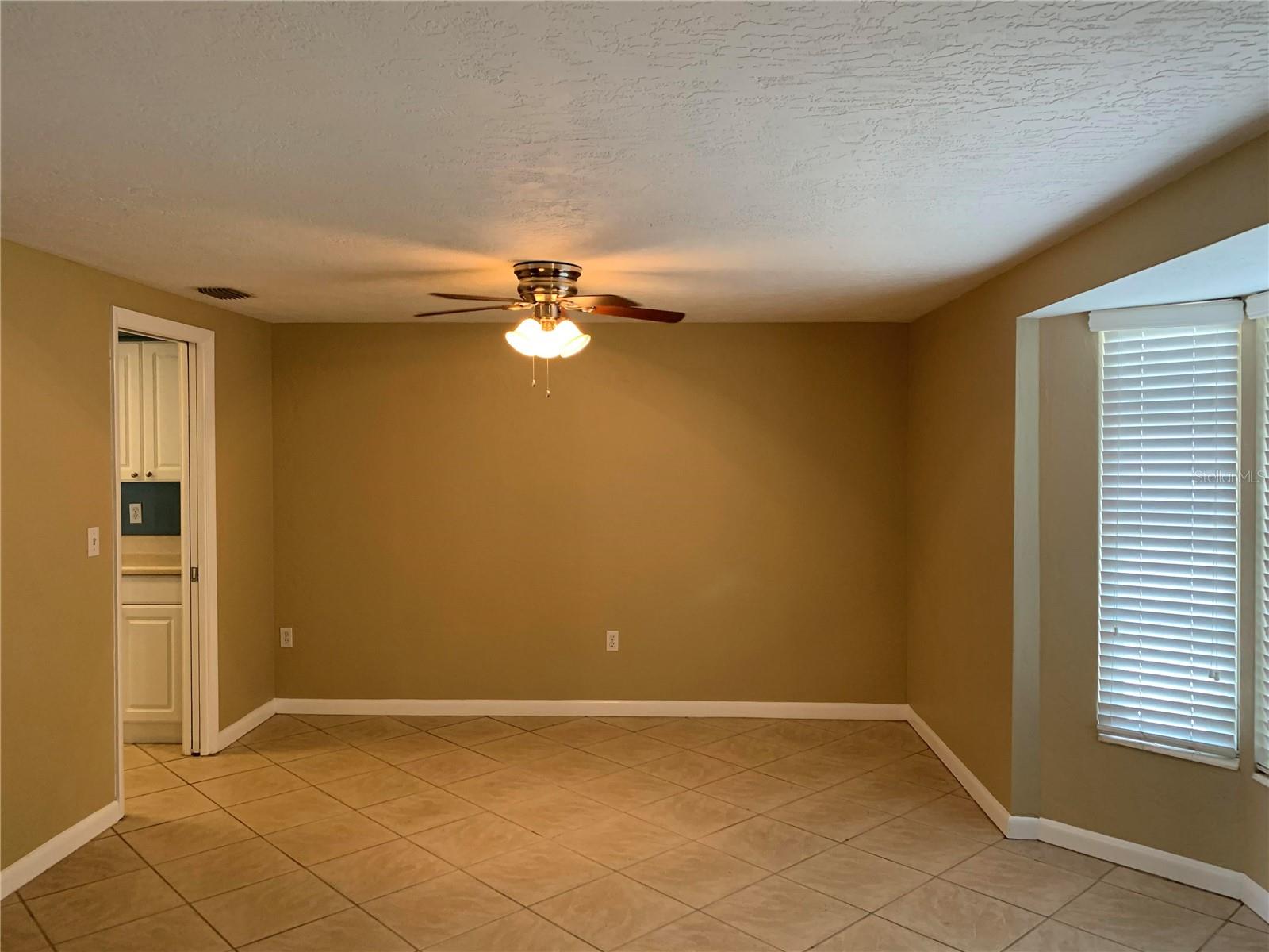 VILLAGE GREEN CLUB ESTATES - Residential Lease