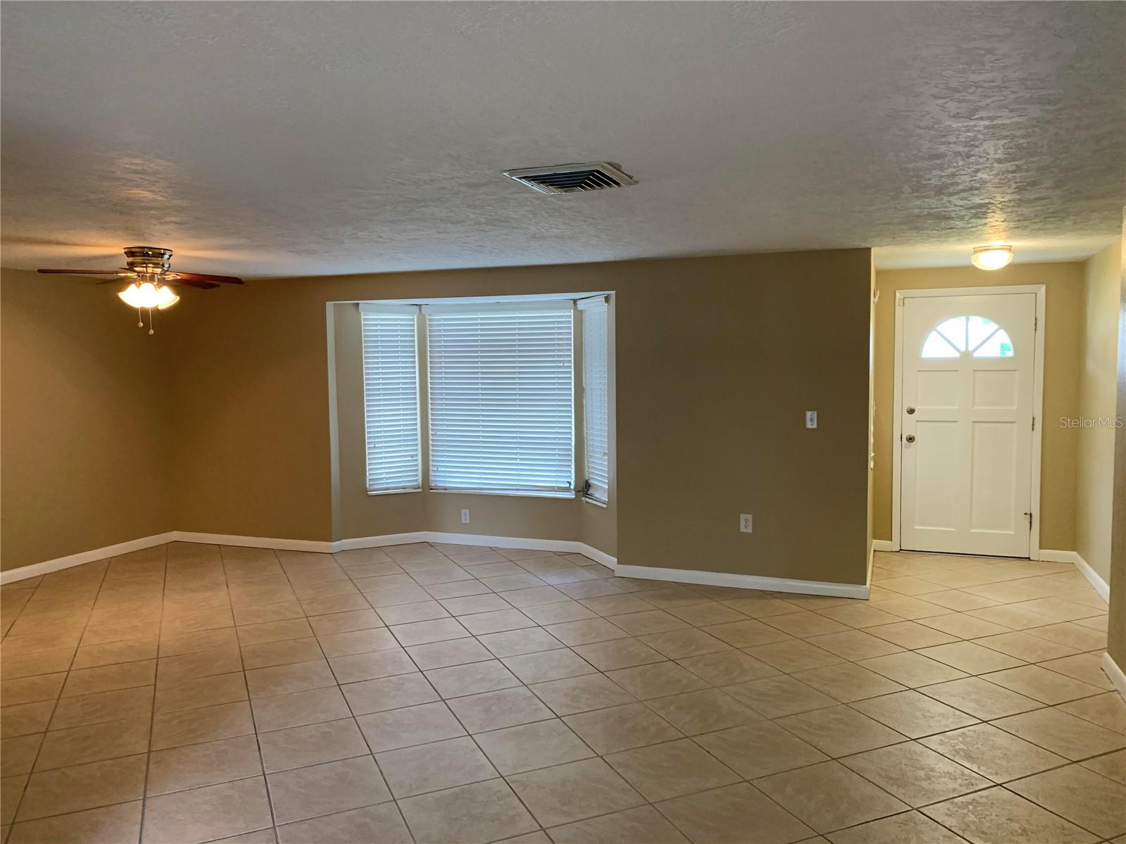 VILLAGE GREEN CLUB ESTATES - Residential Lease