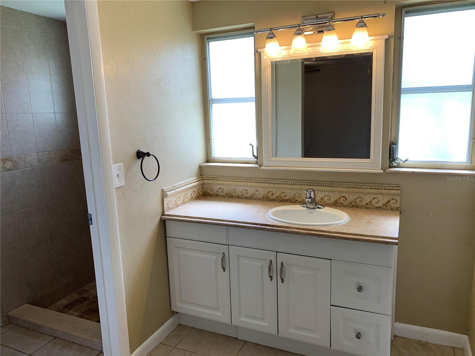 VILLAGE GREEN CLUB ESTATES - Residential Lease