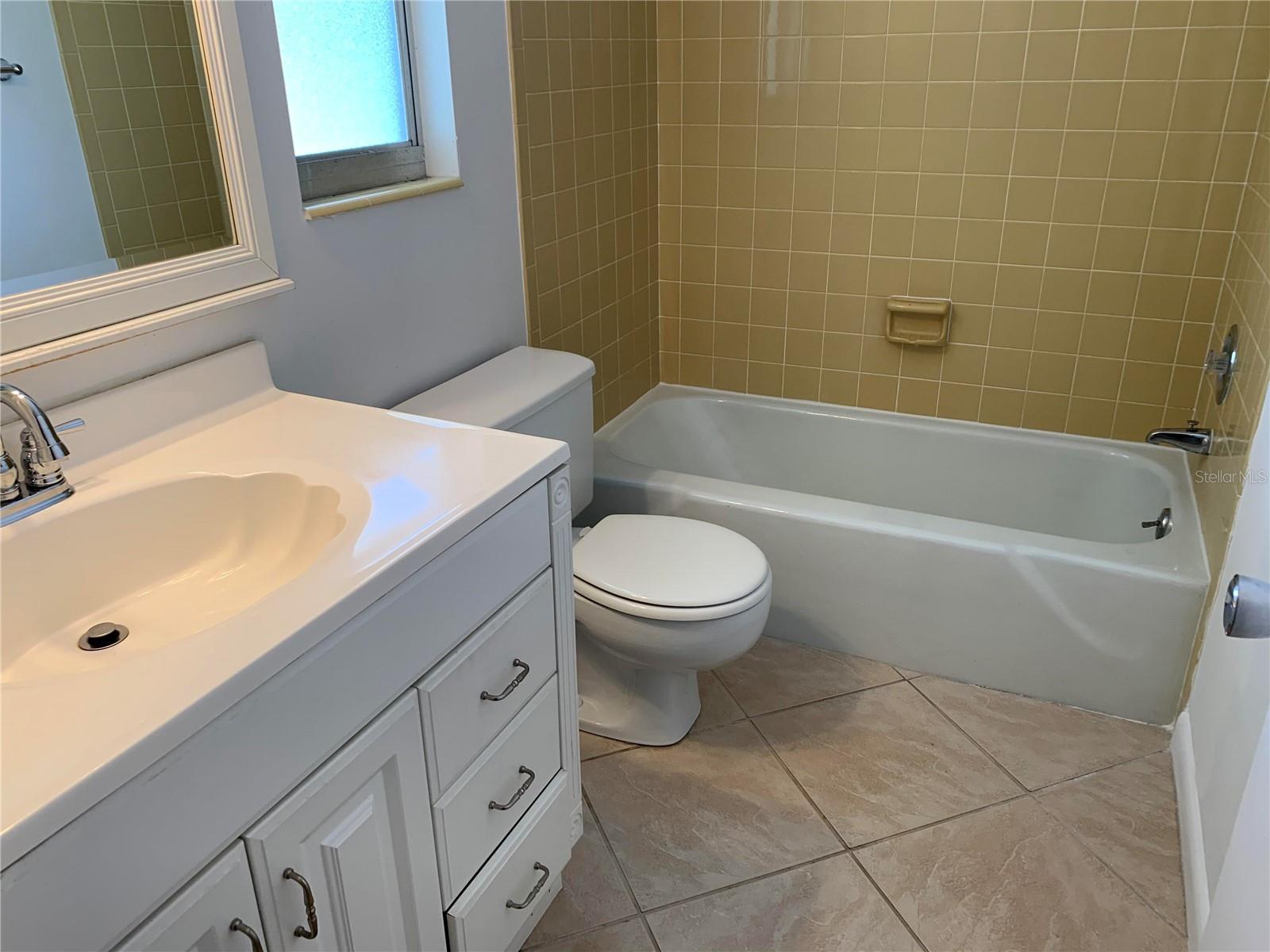 VILLAGE GREEN CLUB ESTATES - Residential Lease