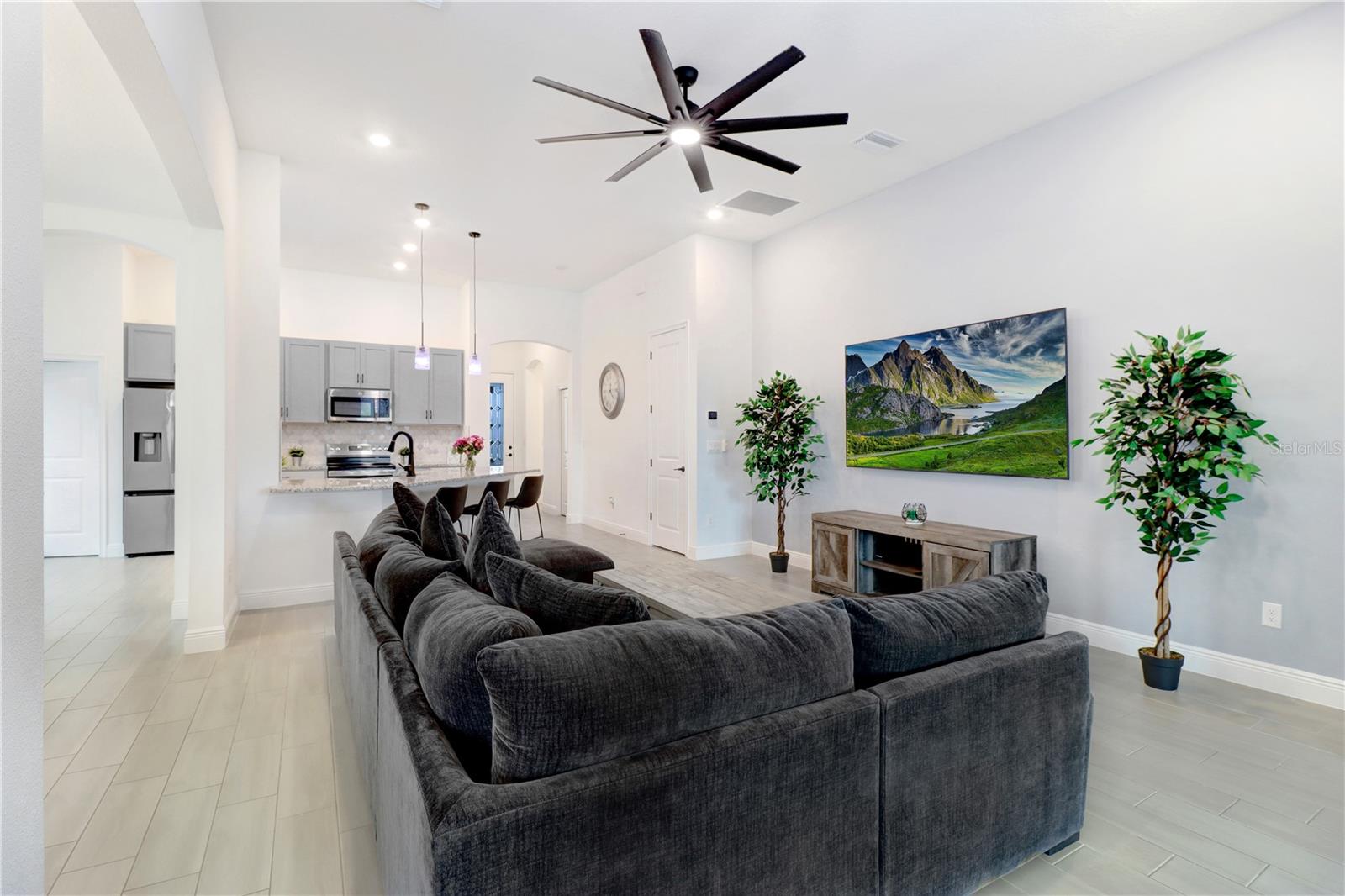 IMPERIAL LAKES RESIDENTIAL - Residential Lease