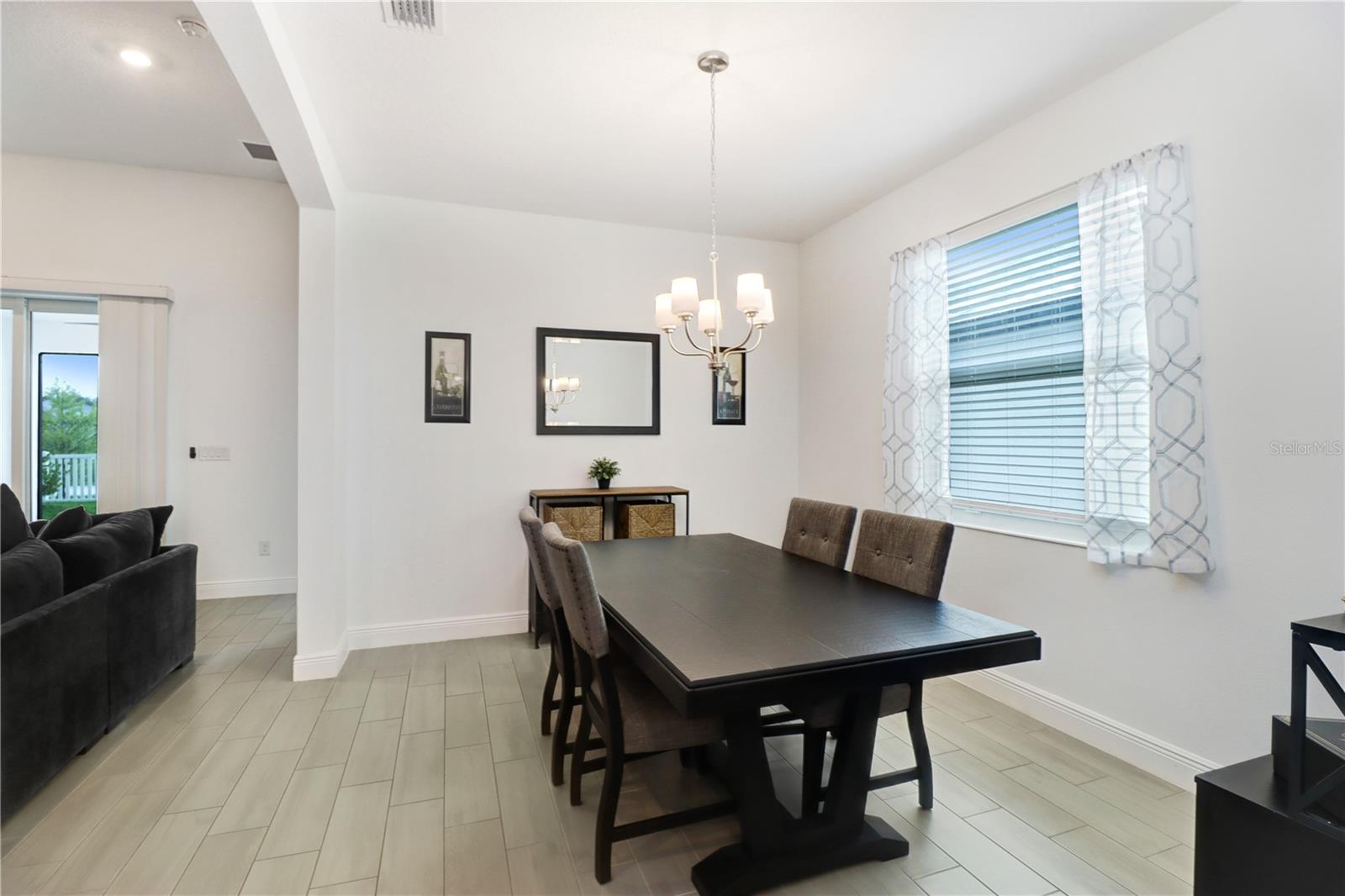 IMPERIAL LAKES RESIDENTIAL - Residential Lease