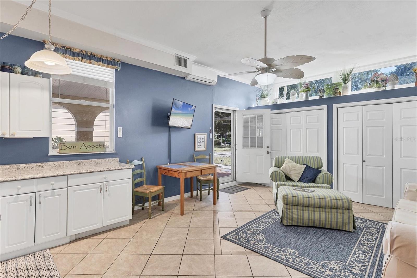 SOUTH VENICE - Residential