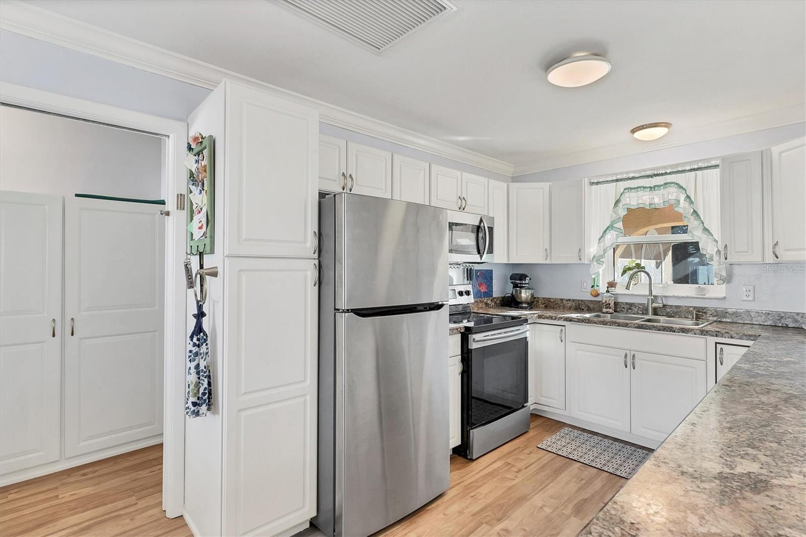 SOUTH VENICE - Residential