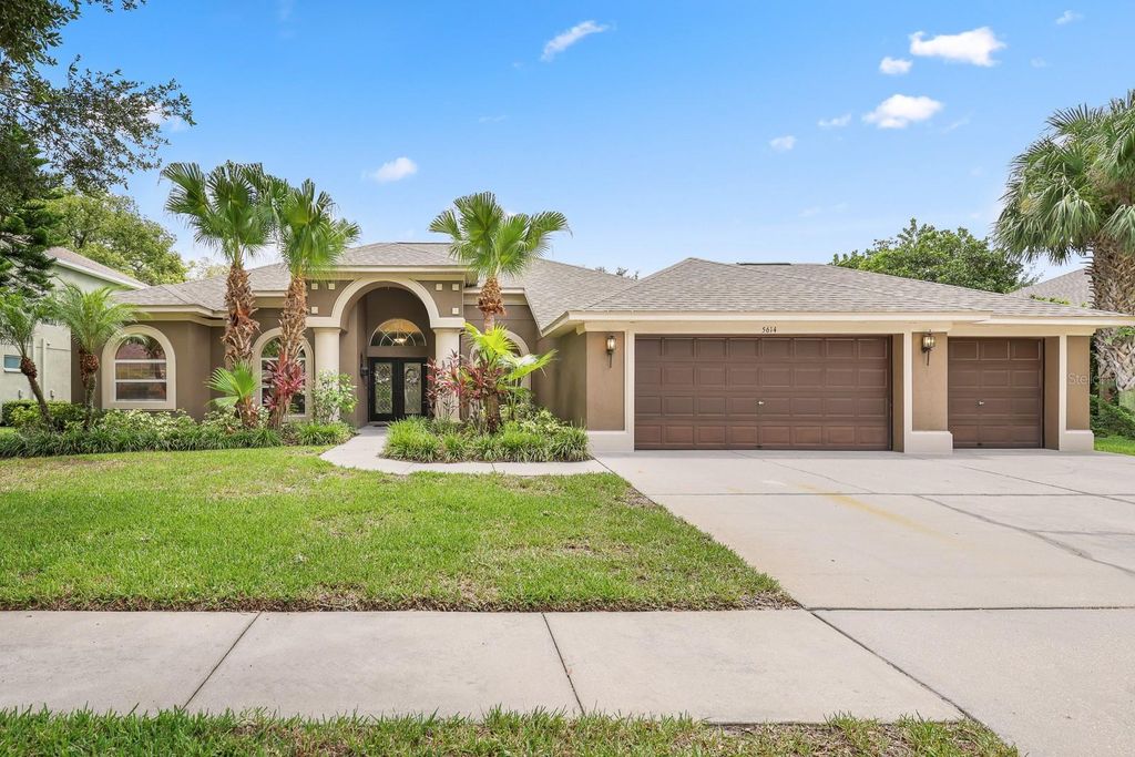 Photo of 5614 Lark Meadow Place, Lithia, FL 33547 (MLS # TB8404555)