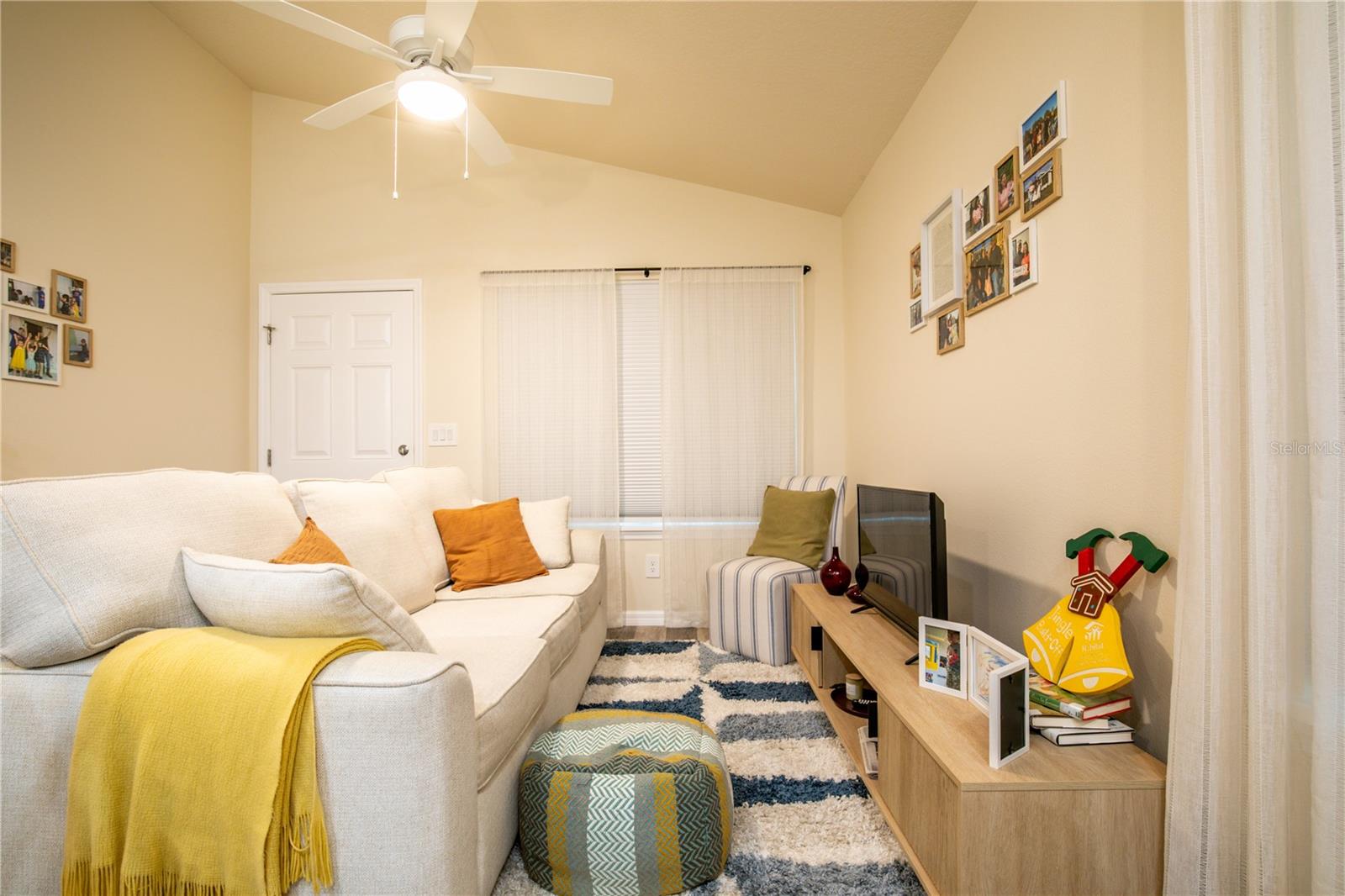 1282 COTTAGE CIRCLE