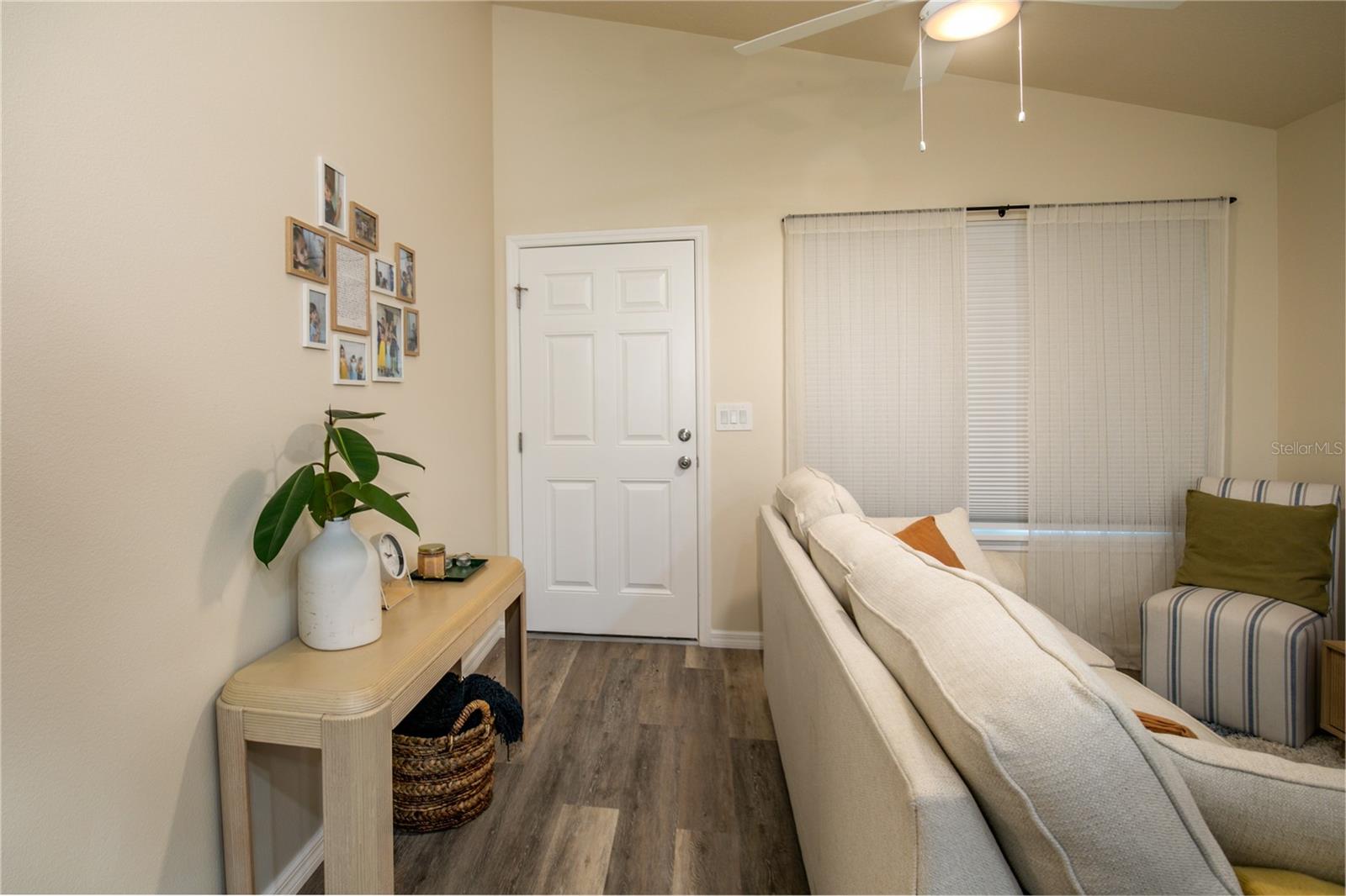 1282 COTTAGE CIRCLE