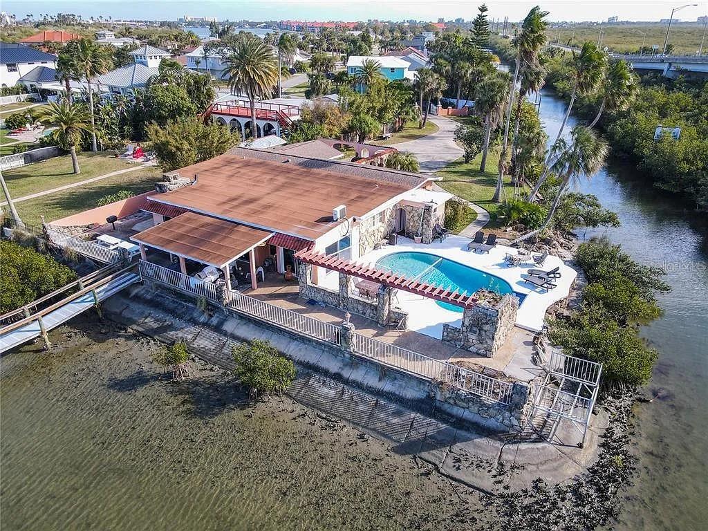 2 RICHMOND DRIVE