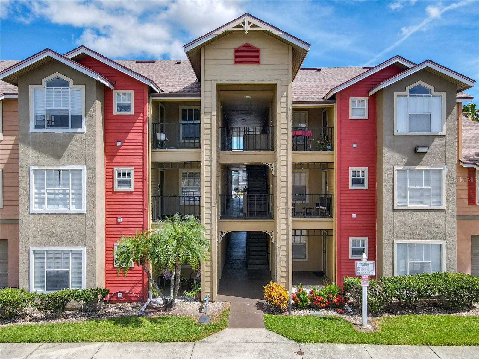 Beautiful 2BR/2BA condo in a gated community with stunning views! Enjoy a clubhouse with pool, fitness center, and party room, plus a playground and family recreation areas. Minutes to Disney, shopping, dining, schools, Orlando Airport, and more! Call to schedule your private showing today!