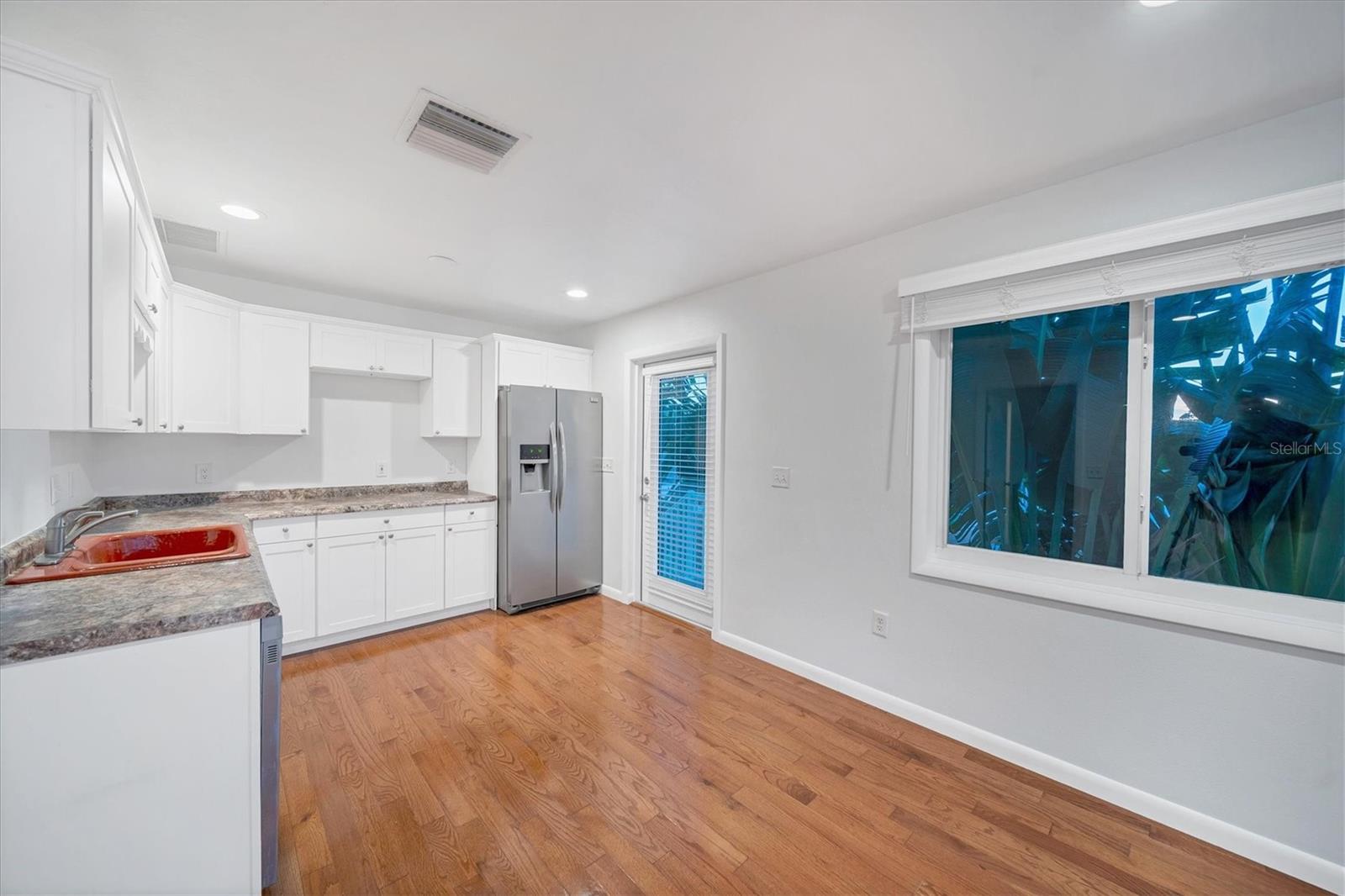 SOUTH VENEZIA PARK - Residential Lease