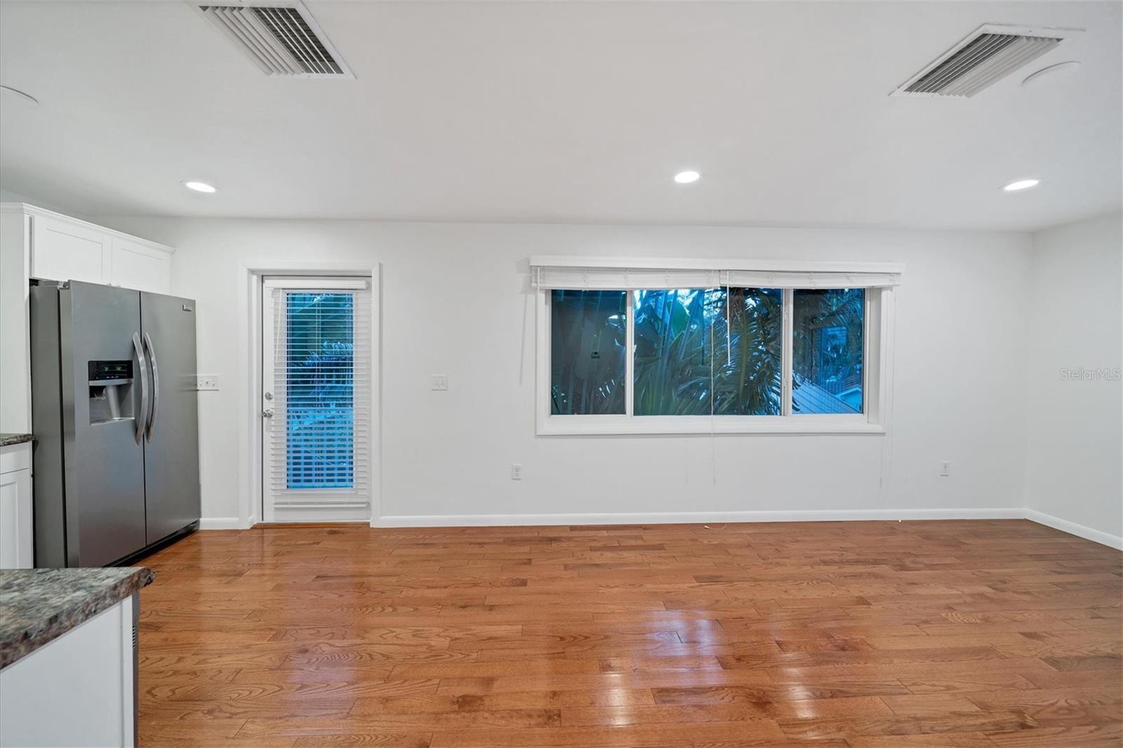 SOUTH VENEZIA PARK - Residential Lease