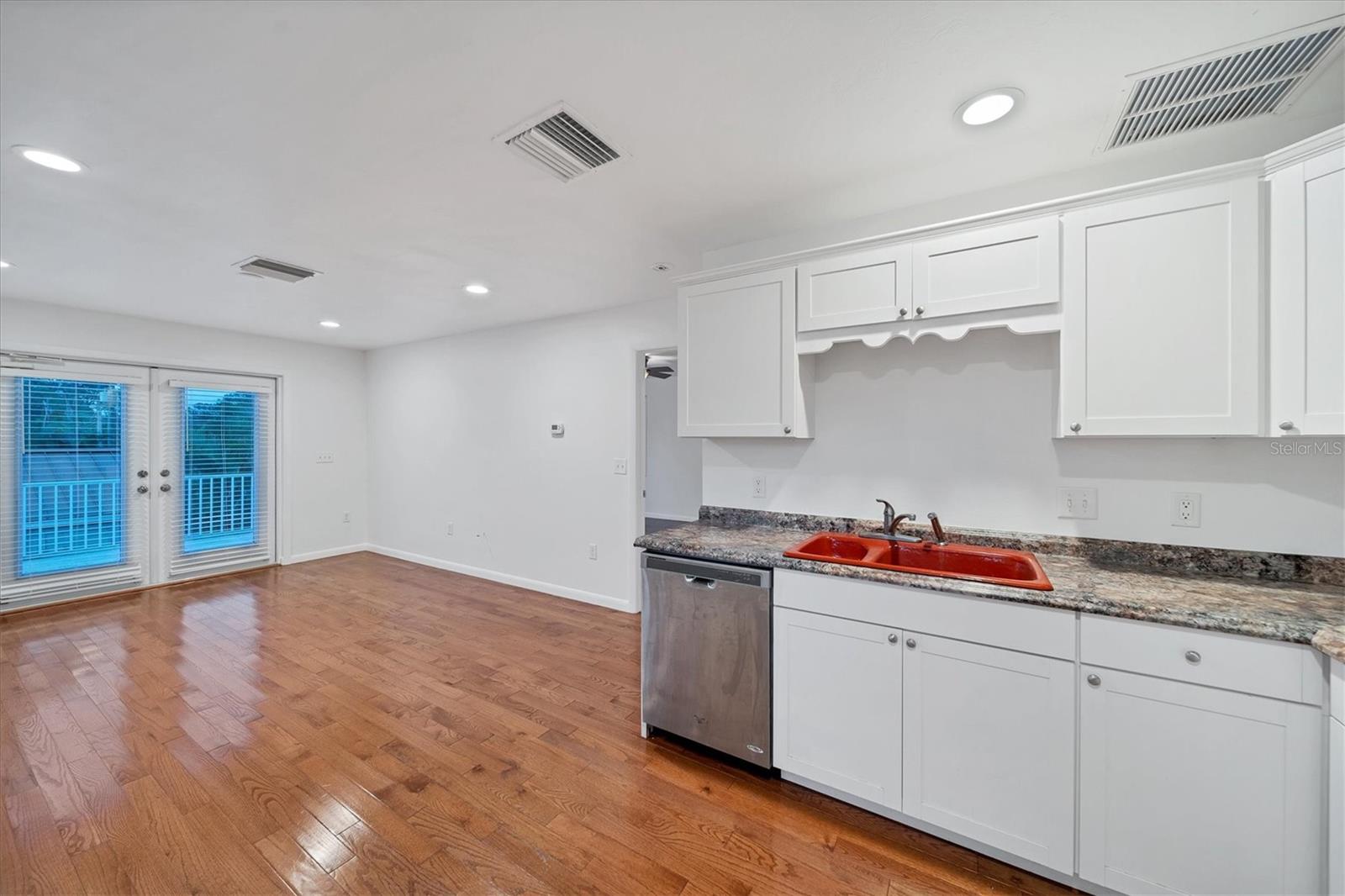 SOUTH VENEZIA PARK - Residential Lease