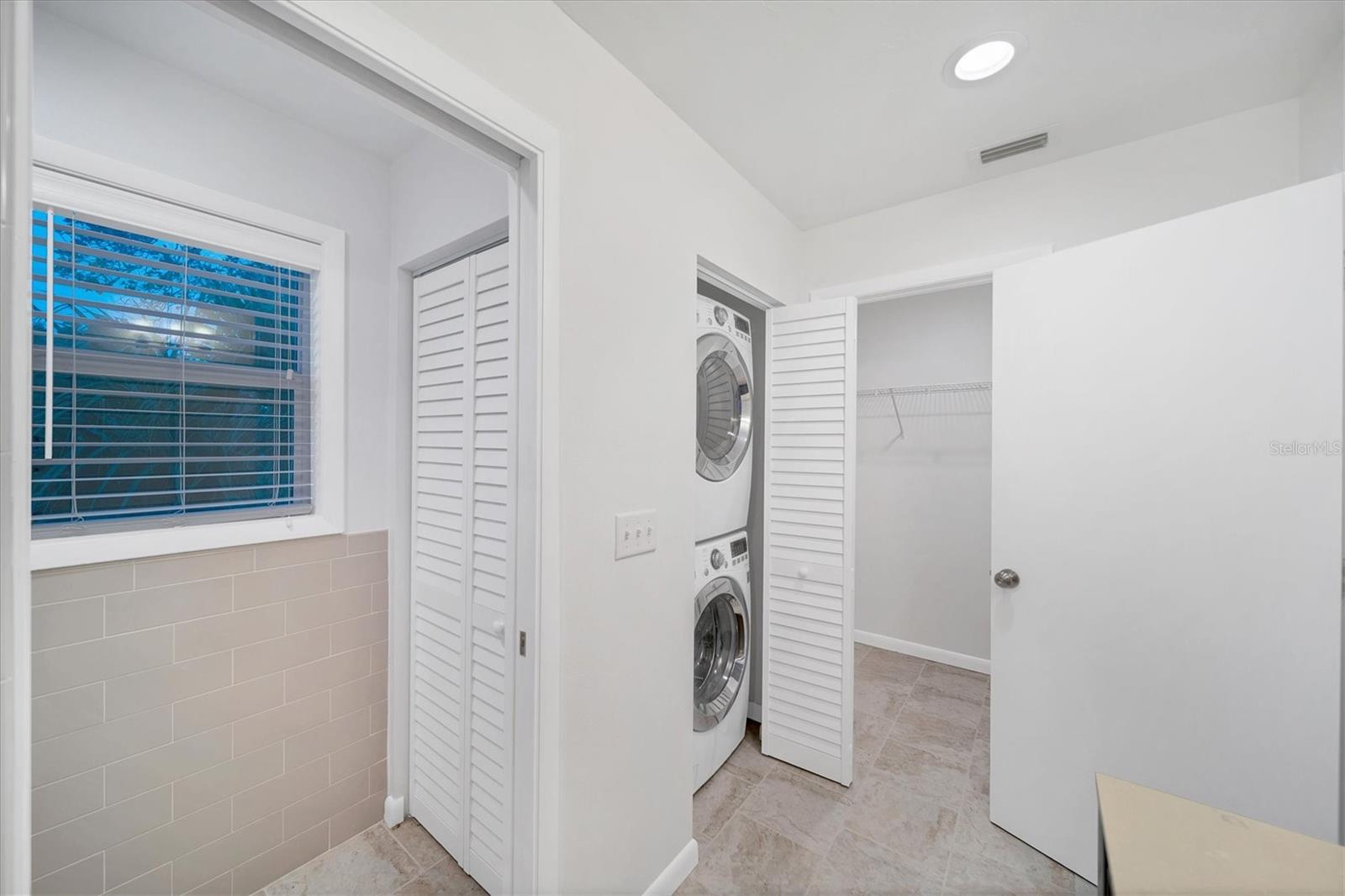 SOUTH VENEZIA PARK - Residential Lease