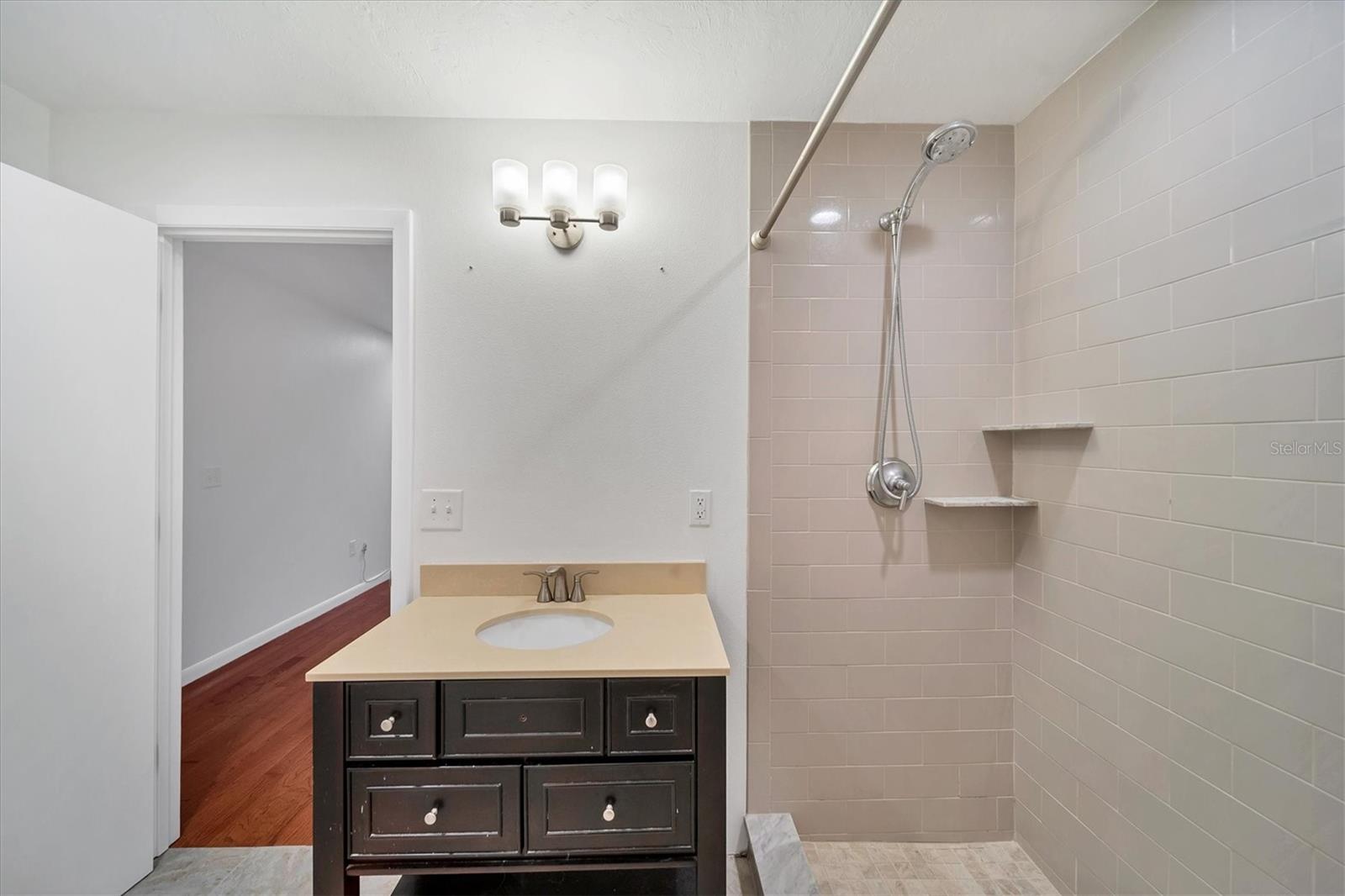 SOUTH VENEZIA PARK - Residential Lease