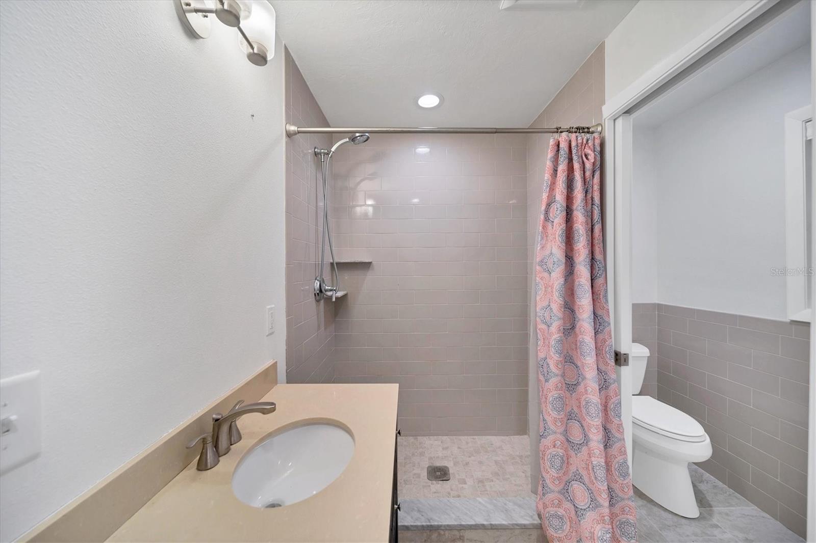 SOUTH VENEZIA PARK - Residential Lease