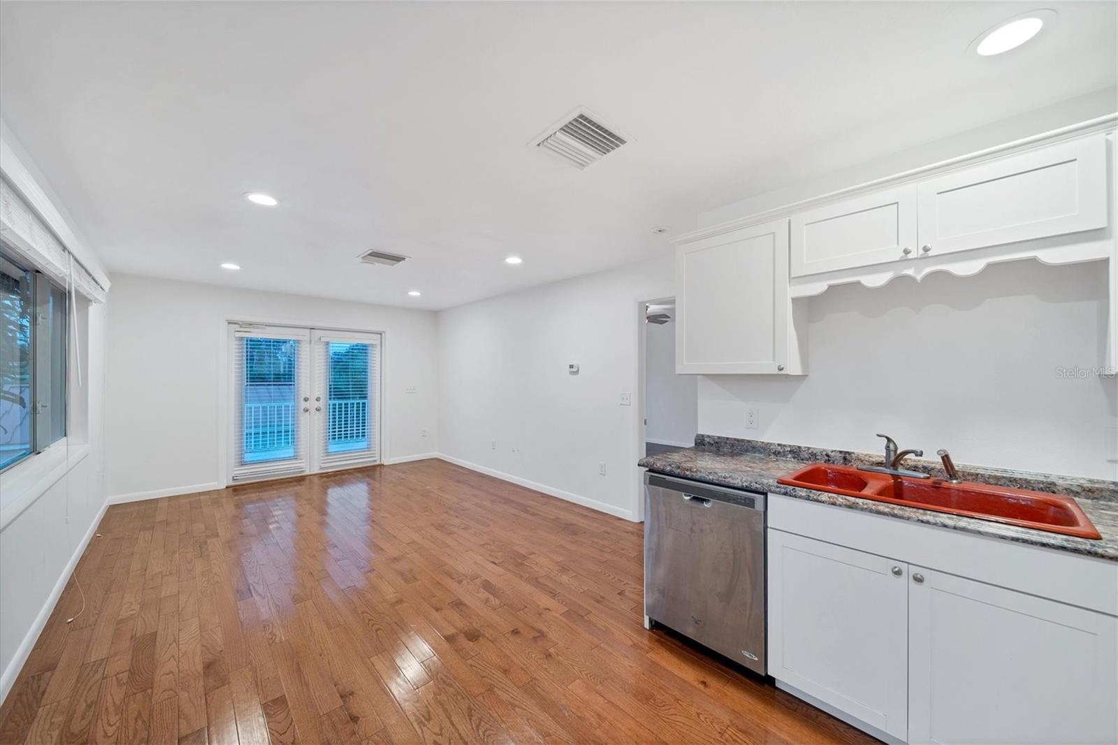 SOUTH VENEZIA PARK - Residential Lease