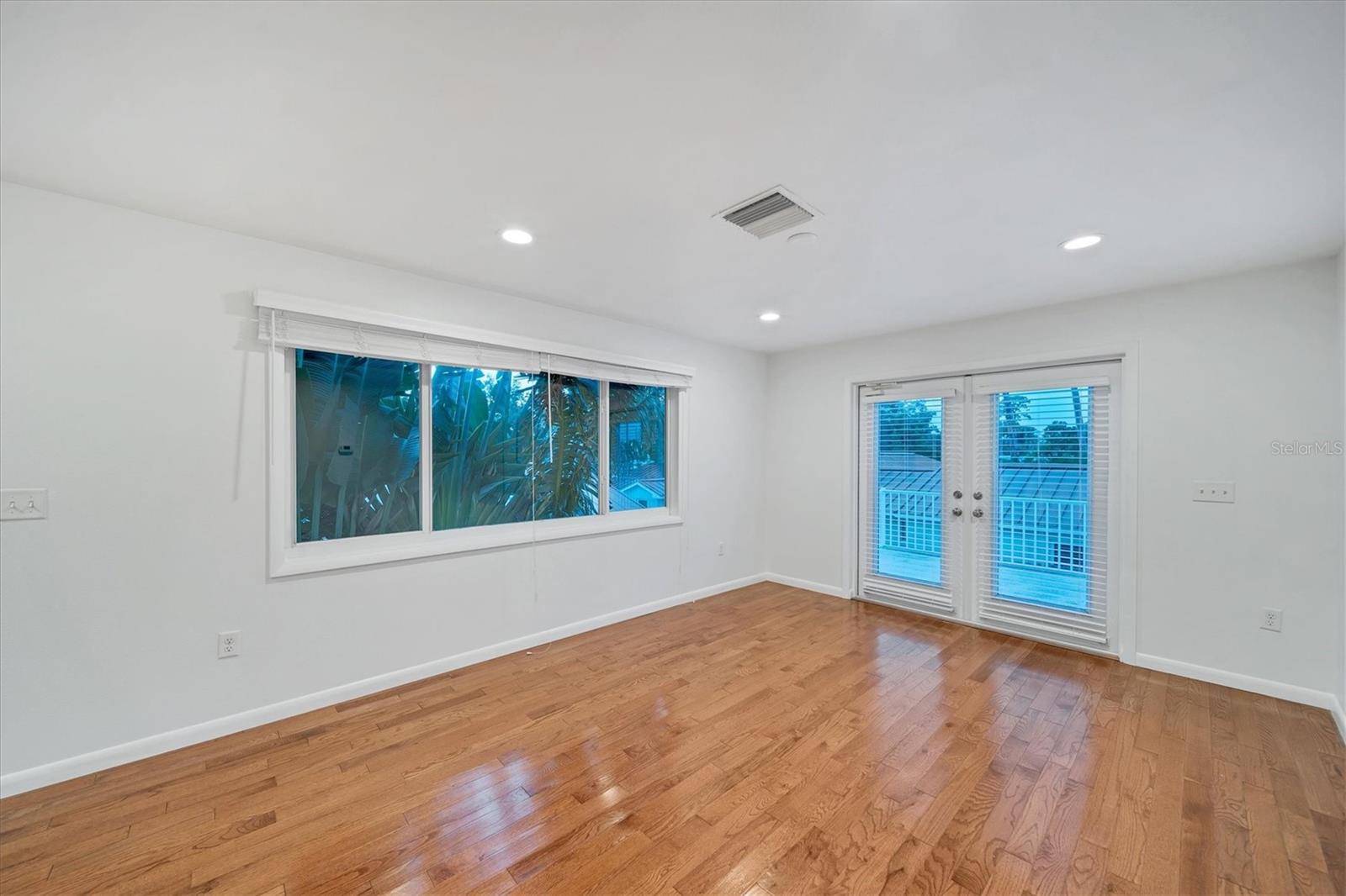 SOUTH VENEZIA PARK - Residential Lease