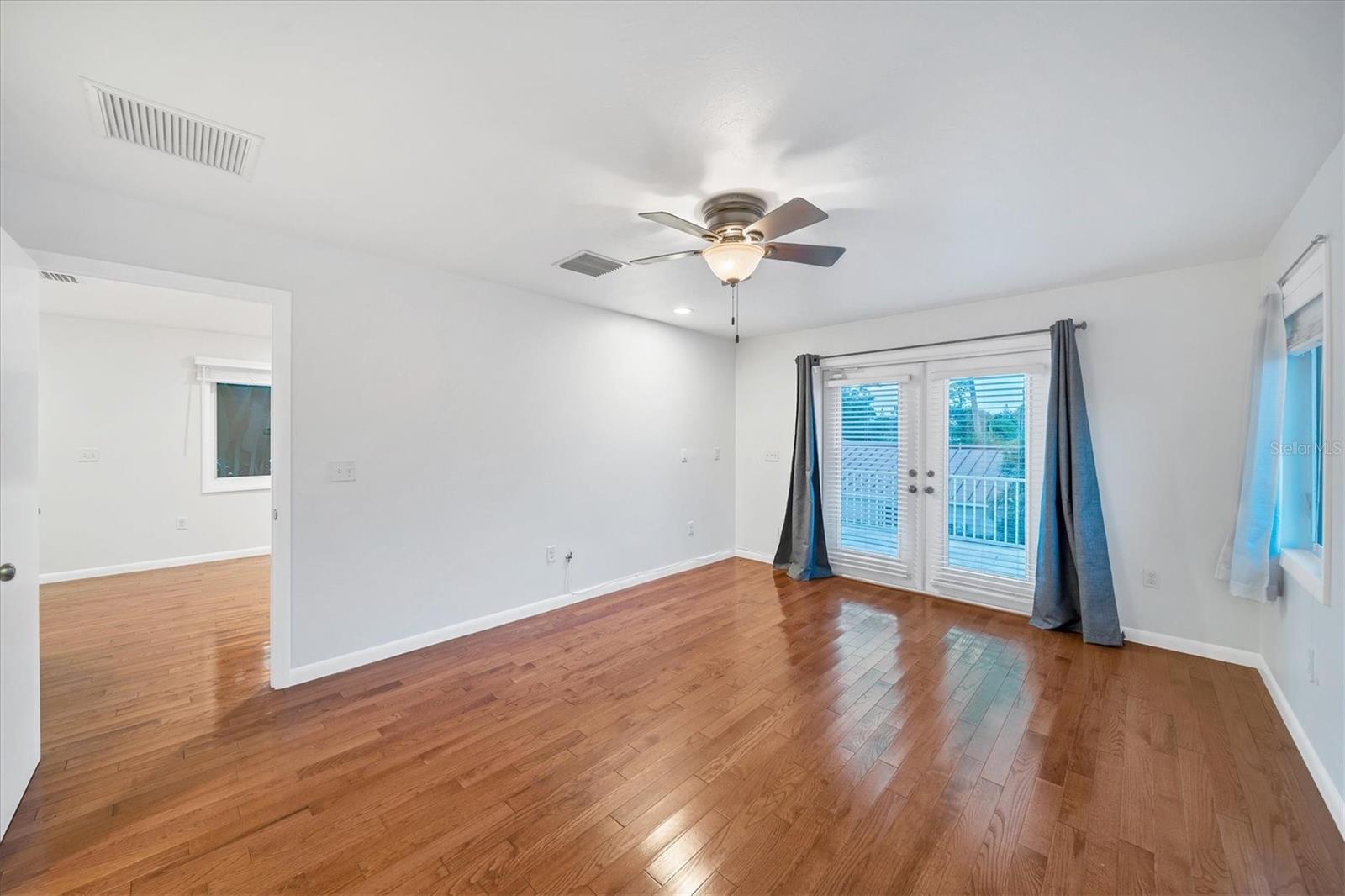 SOUTH VENEZIA PARK - Residential Lease