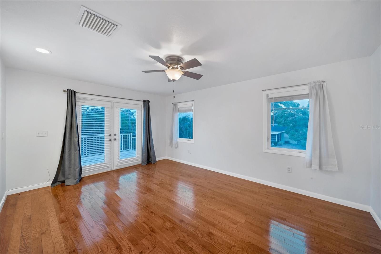 SOUTH VENEZIA PARK - Residential Lease