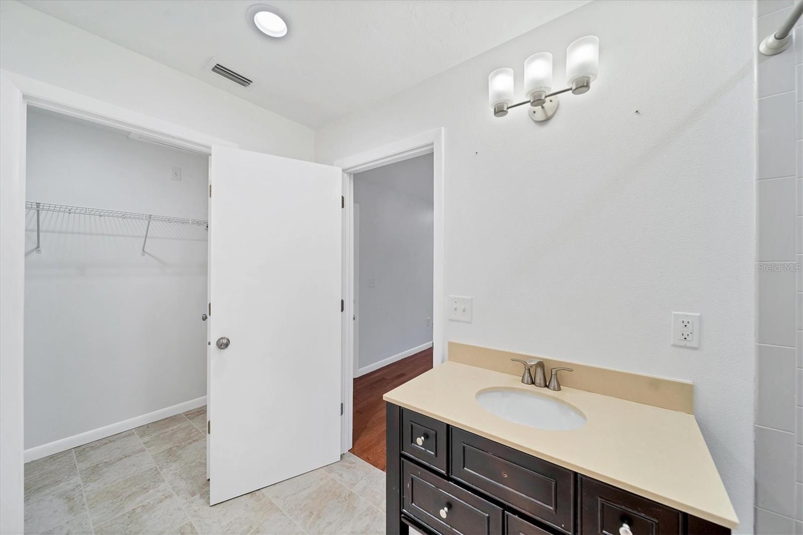 SOUTH VENEZIA PARK - Residential Lease