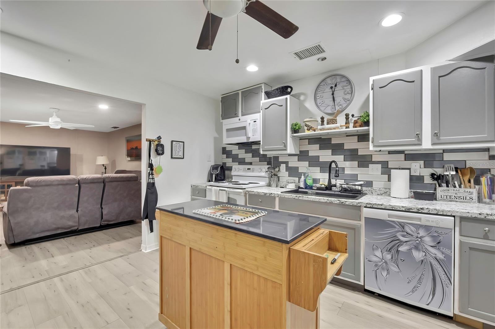 SPRING HILL - Residential
