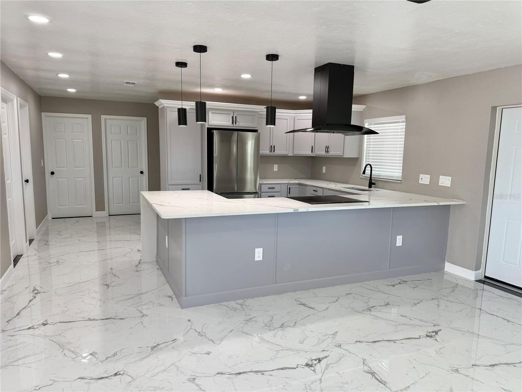 Photo of 715 65th Avenue Drive W, Bradenton, FL 34207 (MLS # A4684244)