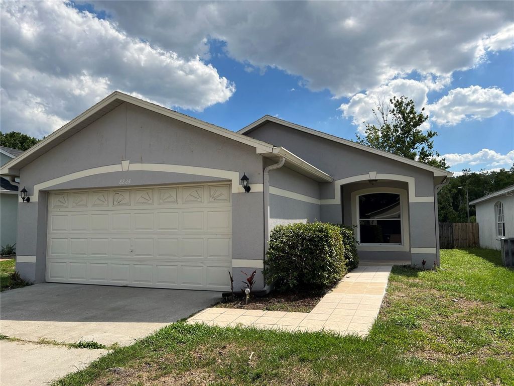 Photo of 8824 Valencia Oaks Court, Orlando, FL 32825 (MLS # R4911271)