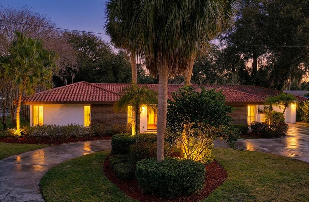 Photo of 2646 Newport Avenue, Lakeland, FL 33803 (MLS # S5143057)