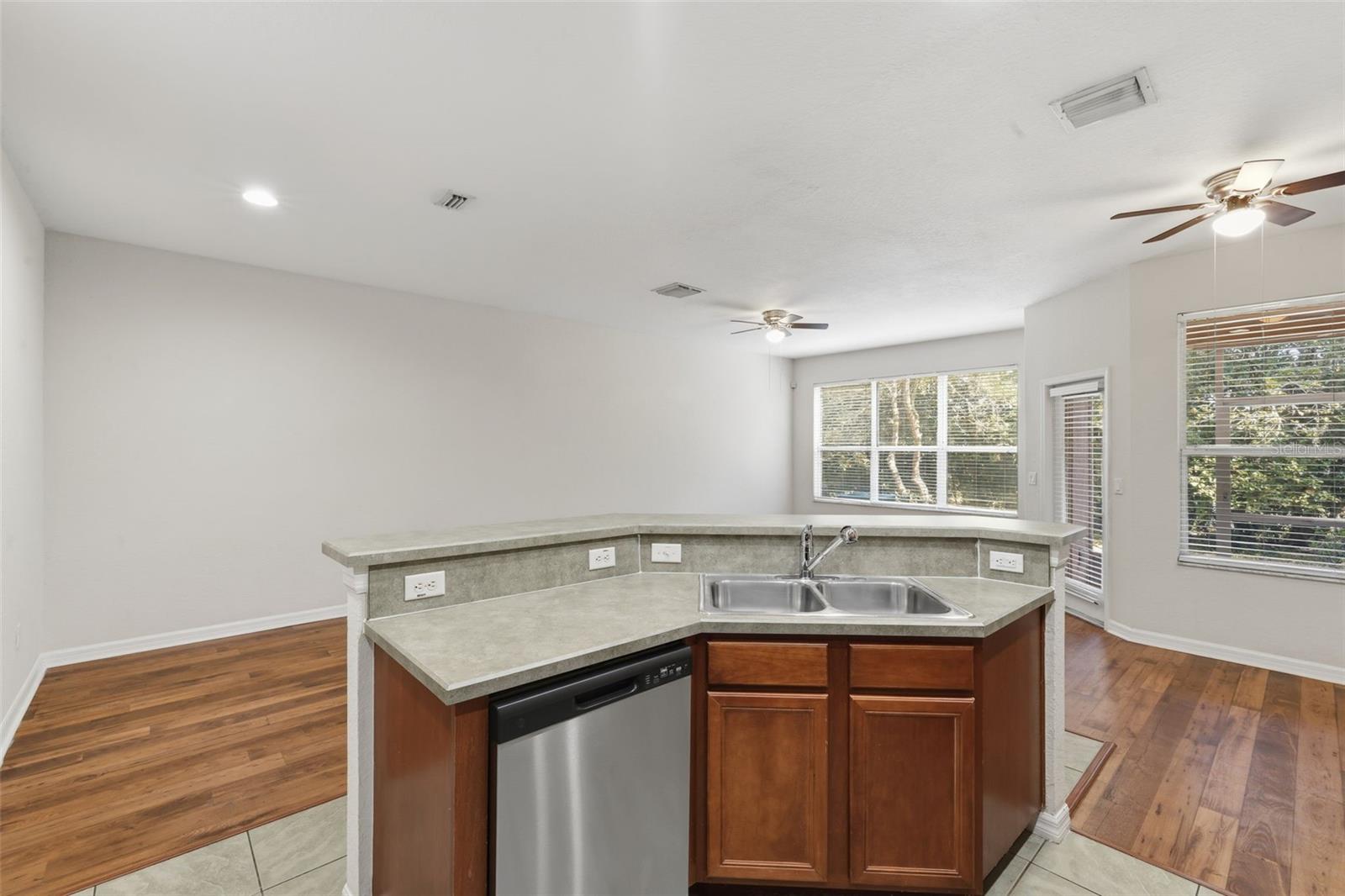 SEVEN OAKS - Residential