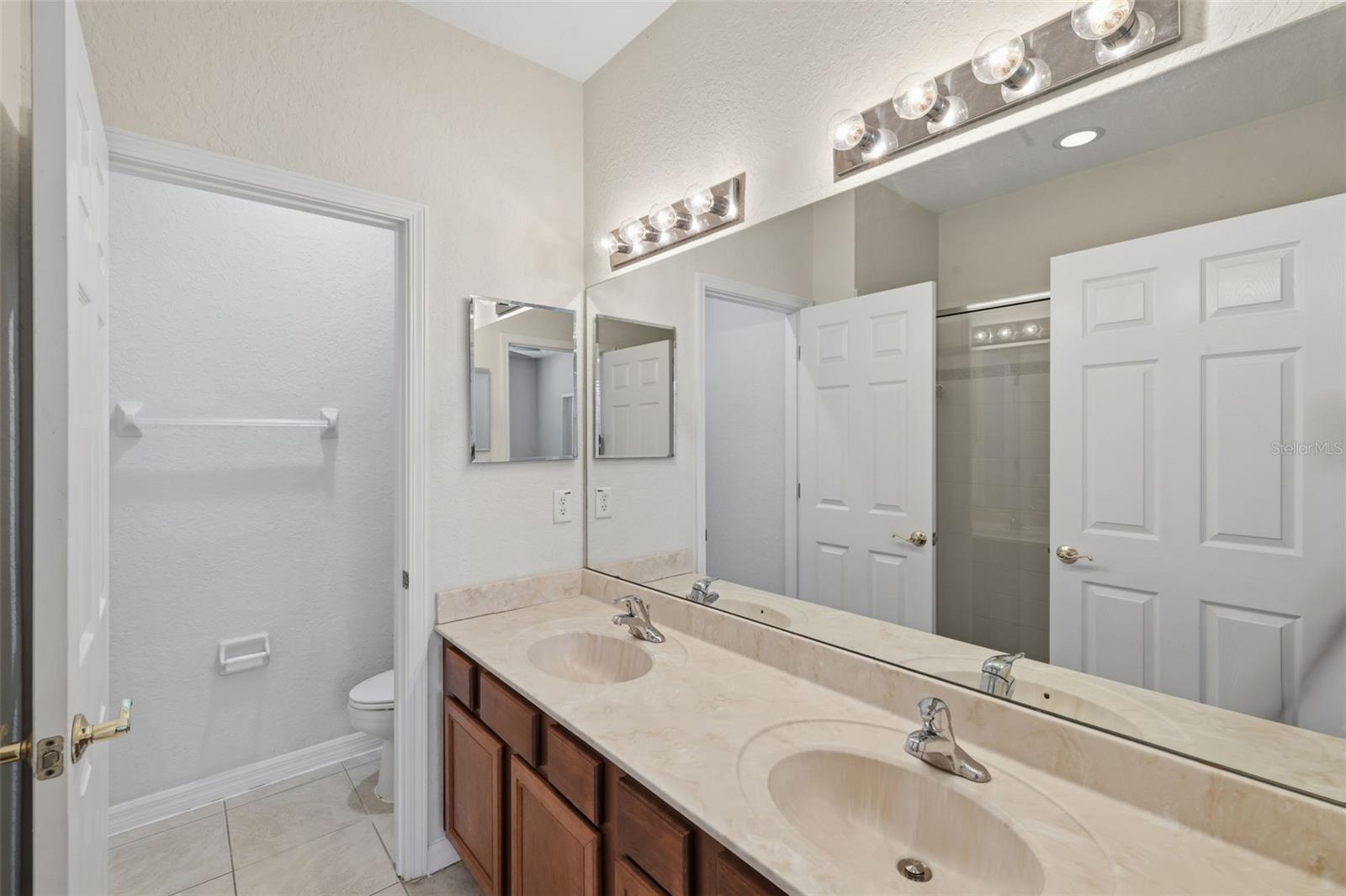 SEVEN OAKS - Residential