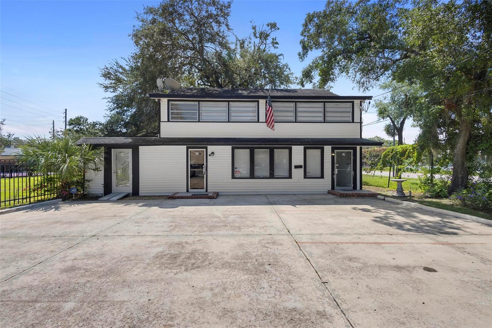 This strategically location In Orlando sits a two-story office building on Colonial Drive offers exceptional visibility and accessibility, nestled between Edgewater and I-4. Just blocks from the dynamic Creative Village and UCF/Valencia Downtown Campus, the property is zoned MU-1/T/PH, opening doors for diverse business opportunities. Historically, it has hosted successful enterprises, including an attorney's office, the Screen Actors Guild, and the Ticket Clinic. With 9 versatile rooms, a full kitchen, and spacious meeting area upstairs, plus 6 dedicated parking spots, this property is primed for investment. Benefit from average daily traffic exceeding 35,000—seize this ultimate opportunity now!