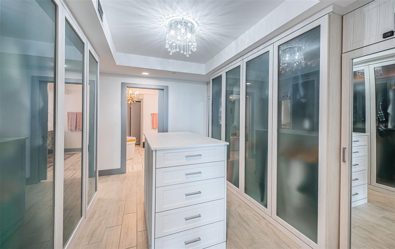 ONELLA CONDO - Residential